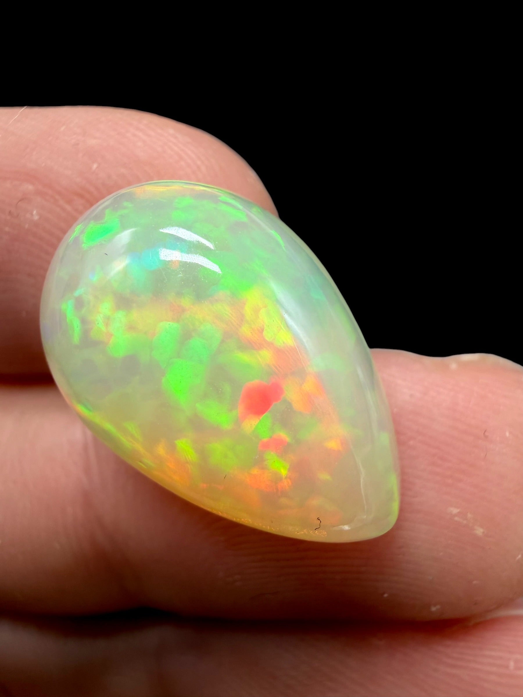 Precious opal cabochon 7,8ct – Welo, Ethiopia