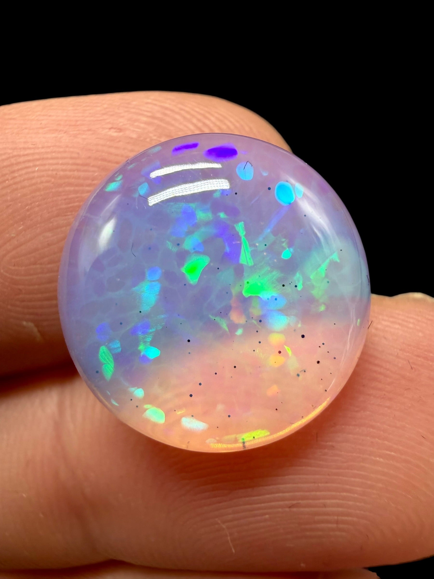 Precious opal cabochon 8,3ct – Welo, Ethiopia