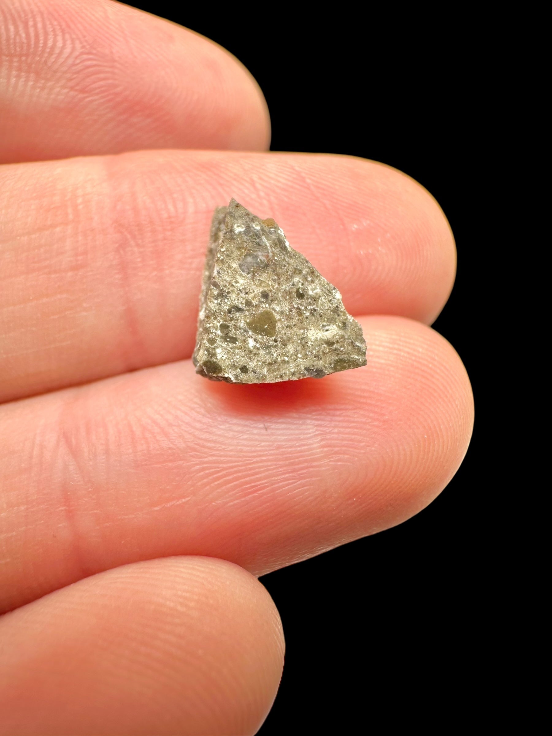 Lunar meteorite Oued el Hamim 001 – 0,4g – Libya - MEOH26