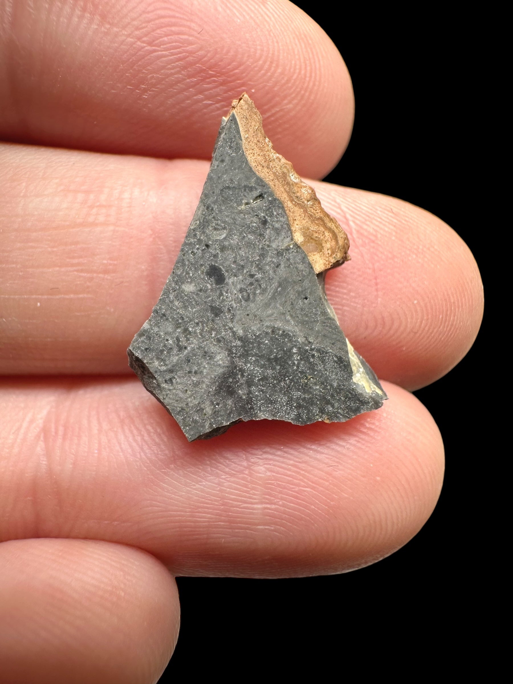 Lunar meteorite El Atchane 024 – 0,99g – Algeria - MEAT12