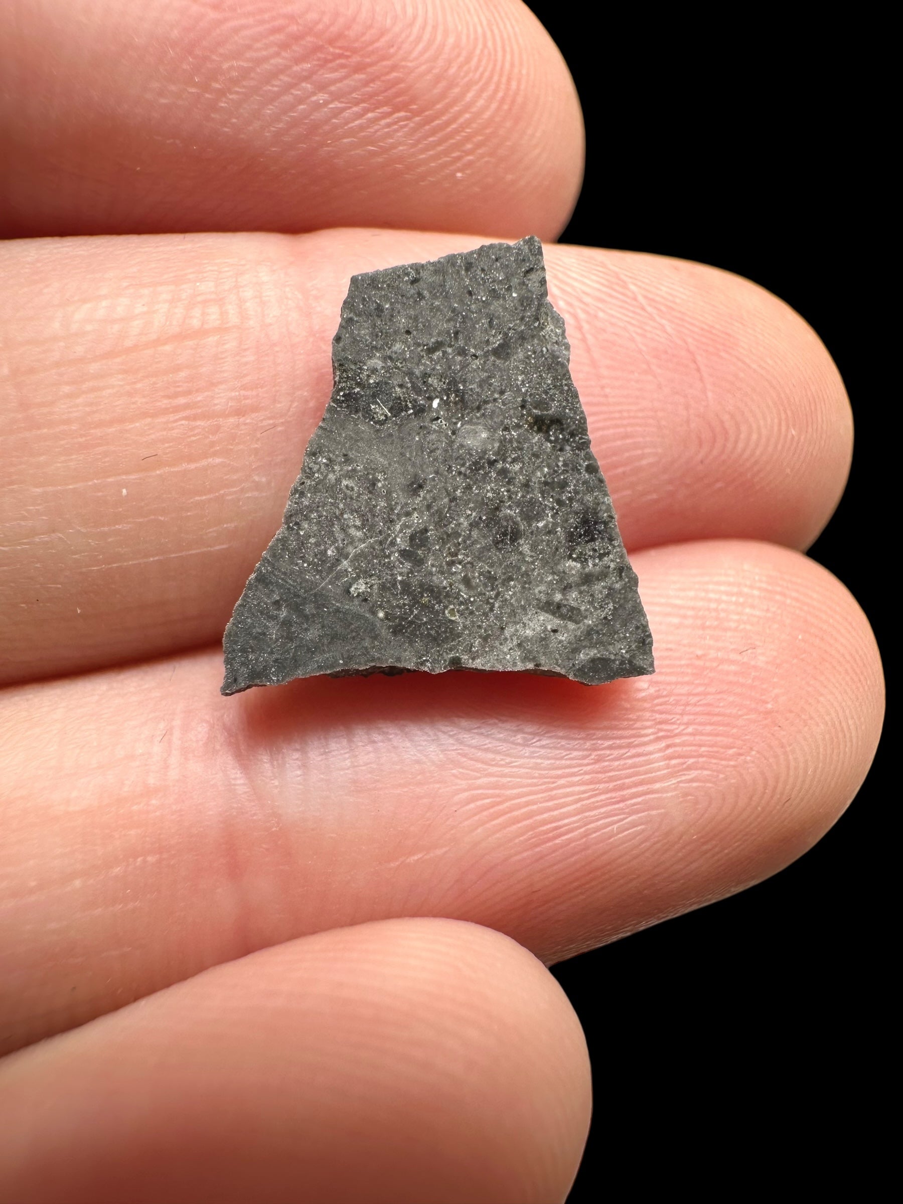 Lunar meteorite El Atchane 024 – 0,7g – Algeria - MEAT13