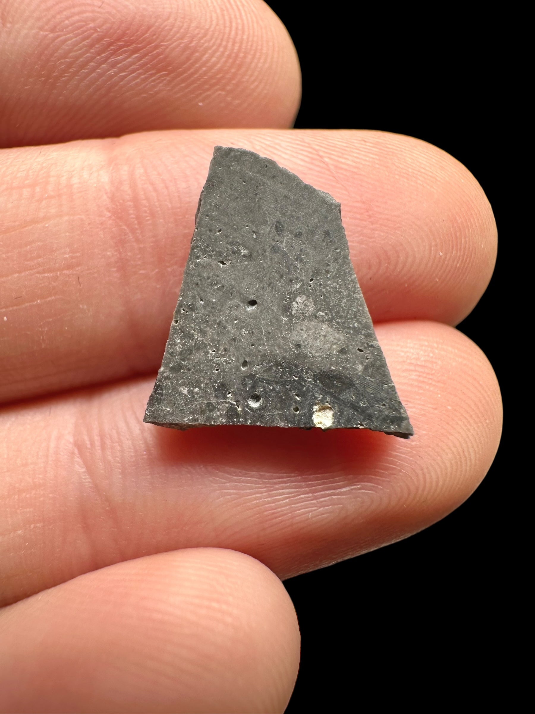 Lunar meteorite El Atchane 024 – 0,7g – Algeria - MEAT13