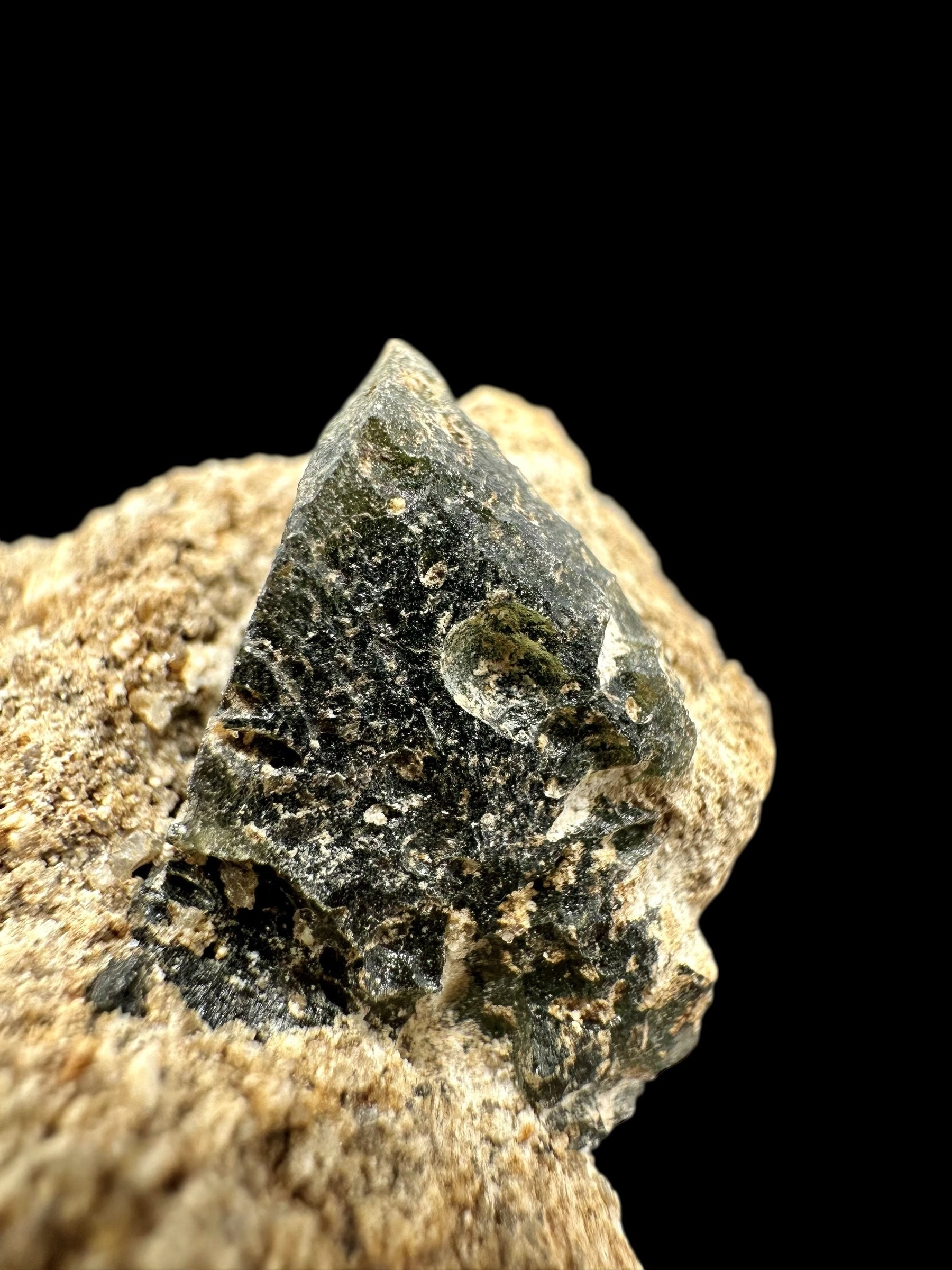 Moldavite in the sediment – Dolni Chrastany - INS039