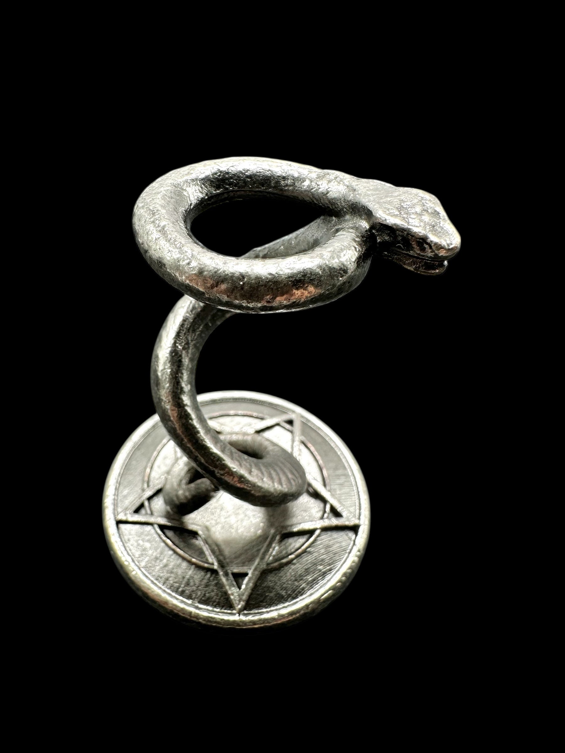 Iron stand – snake