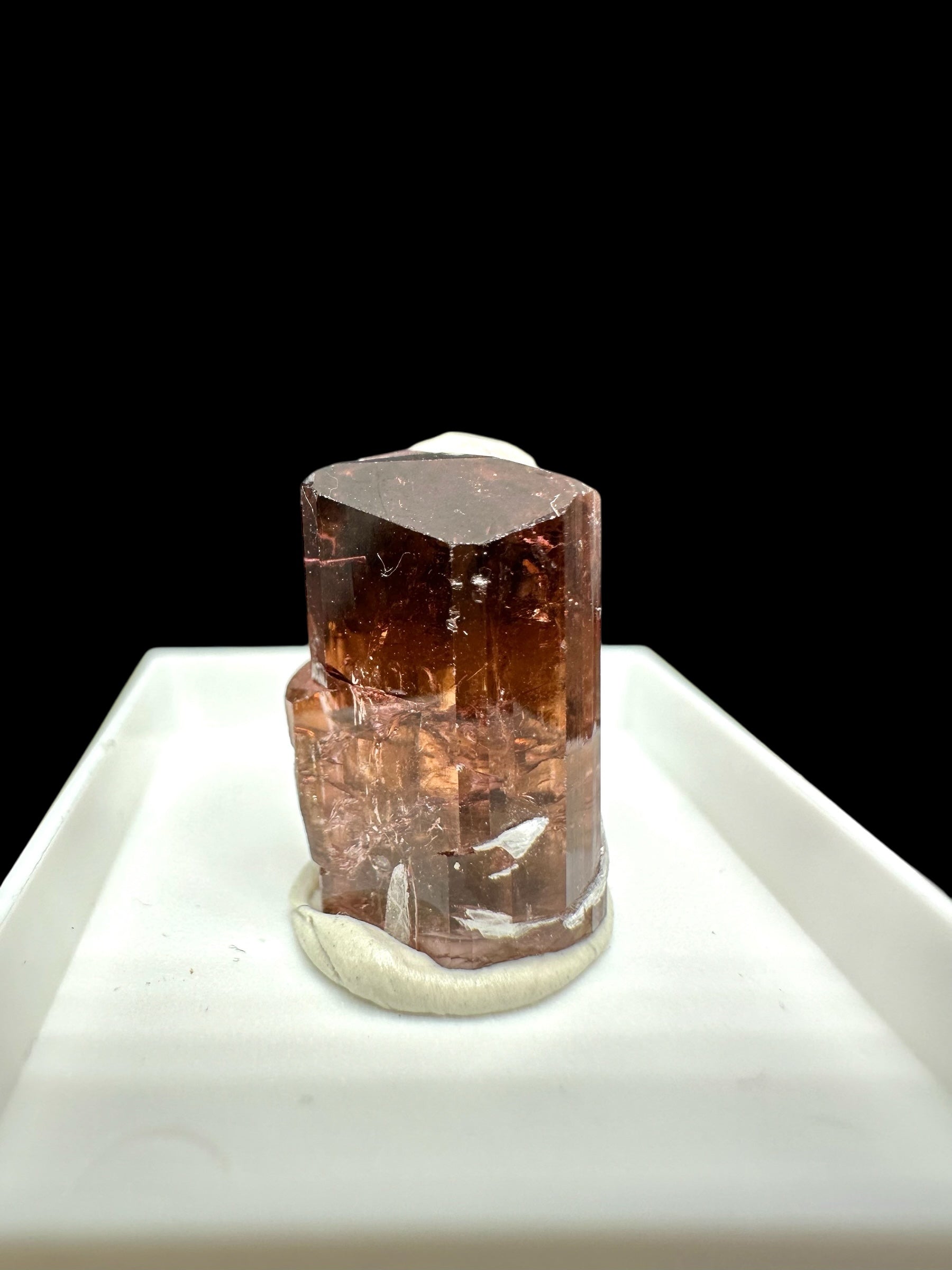 Rubellite / Liddicoatit – Ambolo, Madagascar - RU010