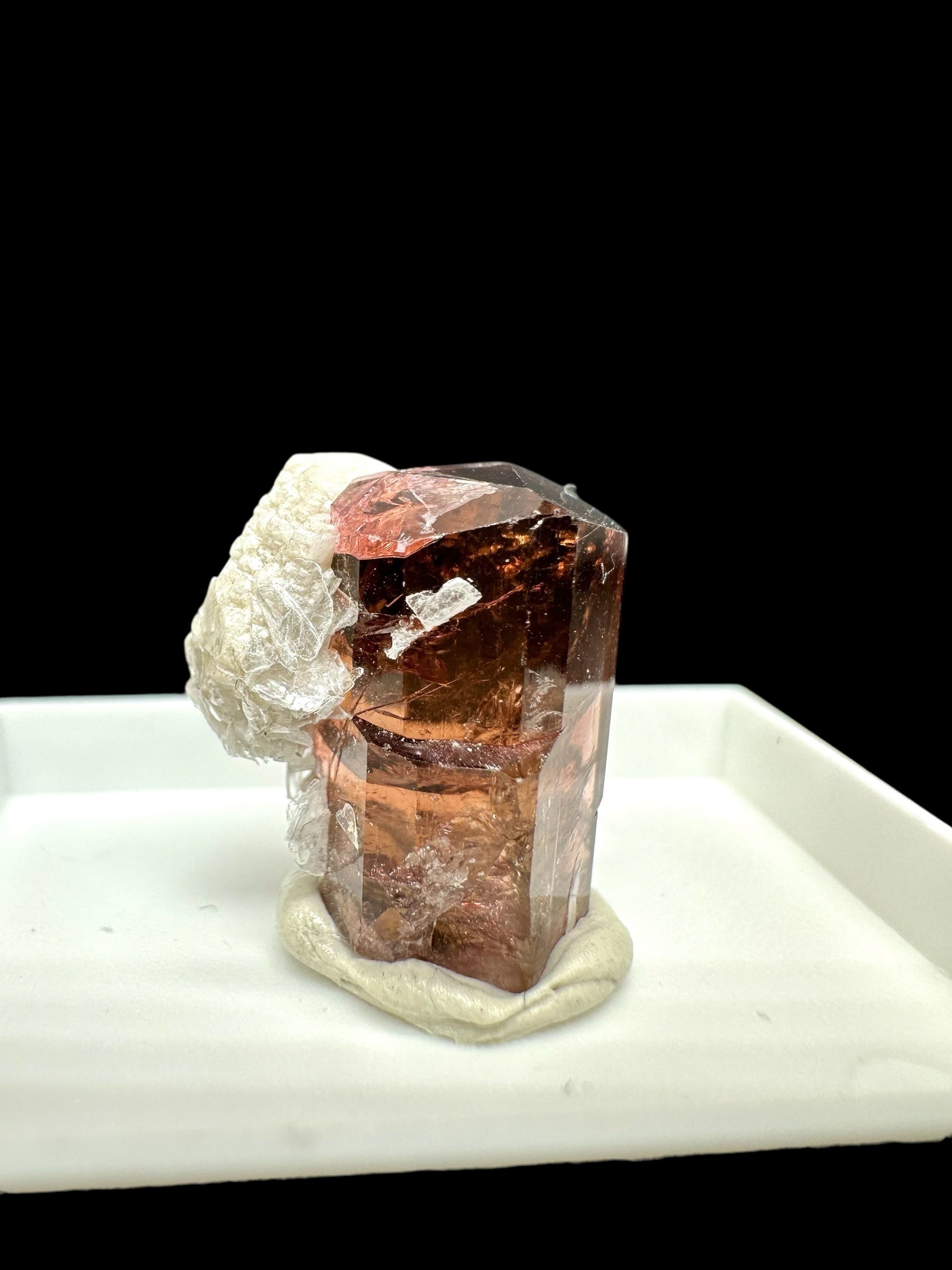 Rubellite / Liddicoatit – Ambolo, Madagascar - RU010