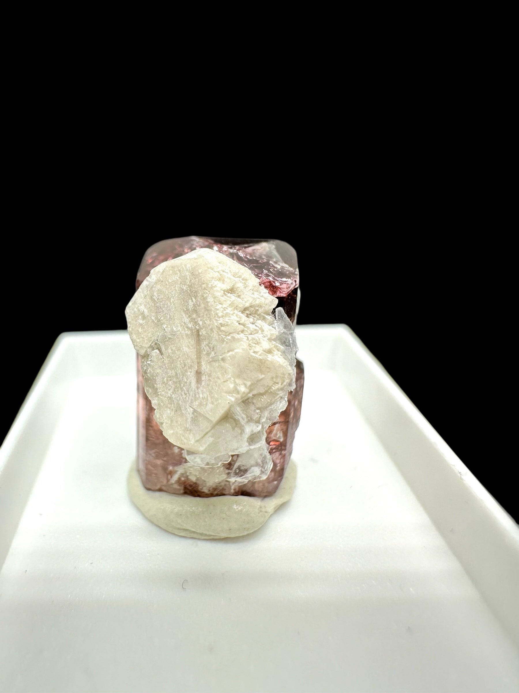 Rubellite / Liddicoatit – Ambolo, Madagascar - RU010