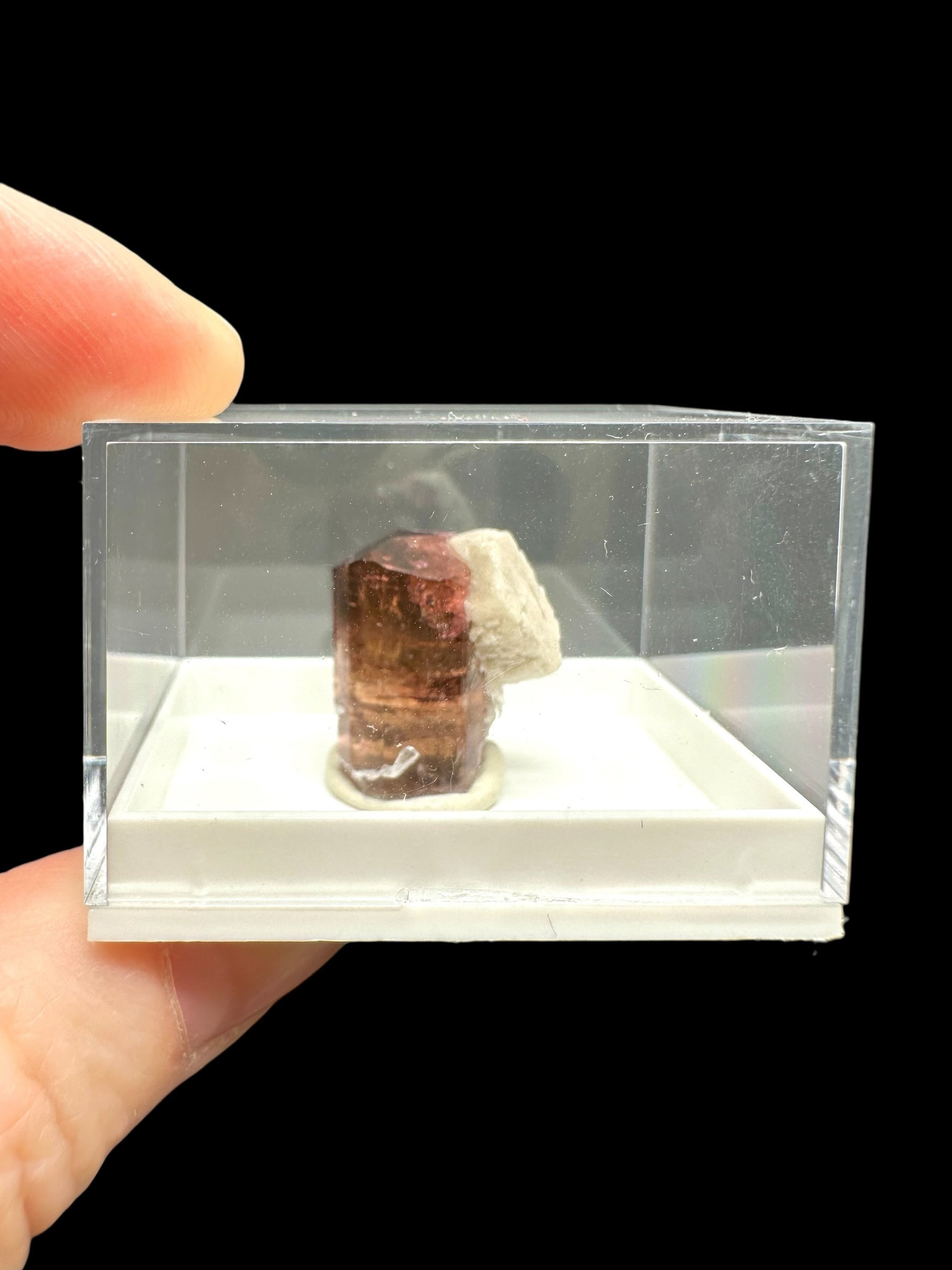 Rubellite / Liddicoatit – Ambolo, Madagascar - RU010