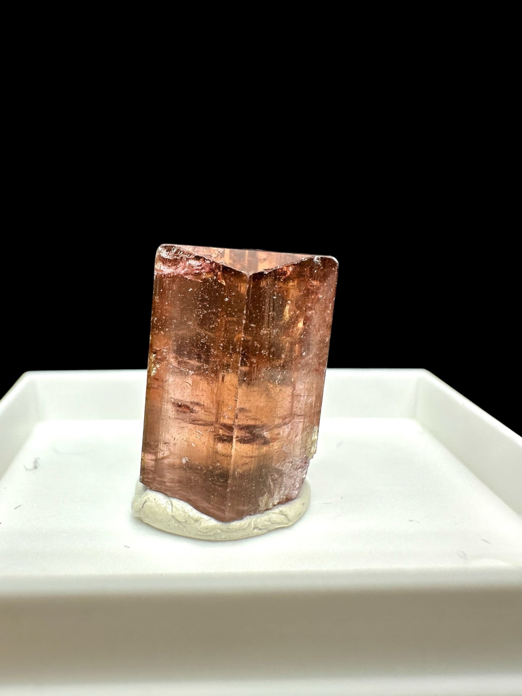 Rubellite / Liddicoatit – Ambolo, Madagascar