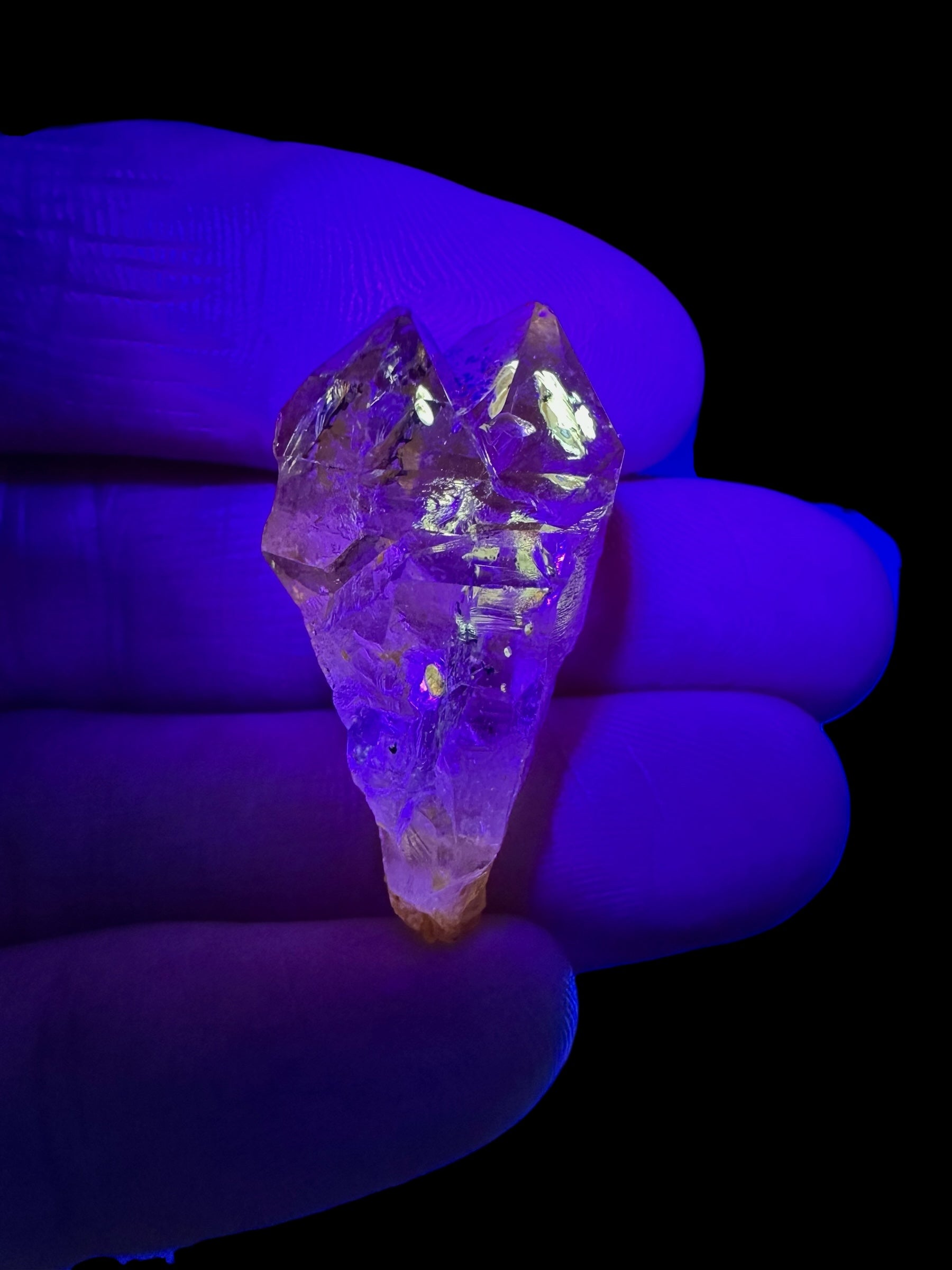 Crystal with petroleum inclusions – Madagascar - KIR07