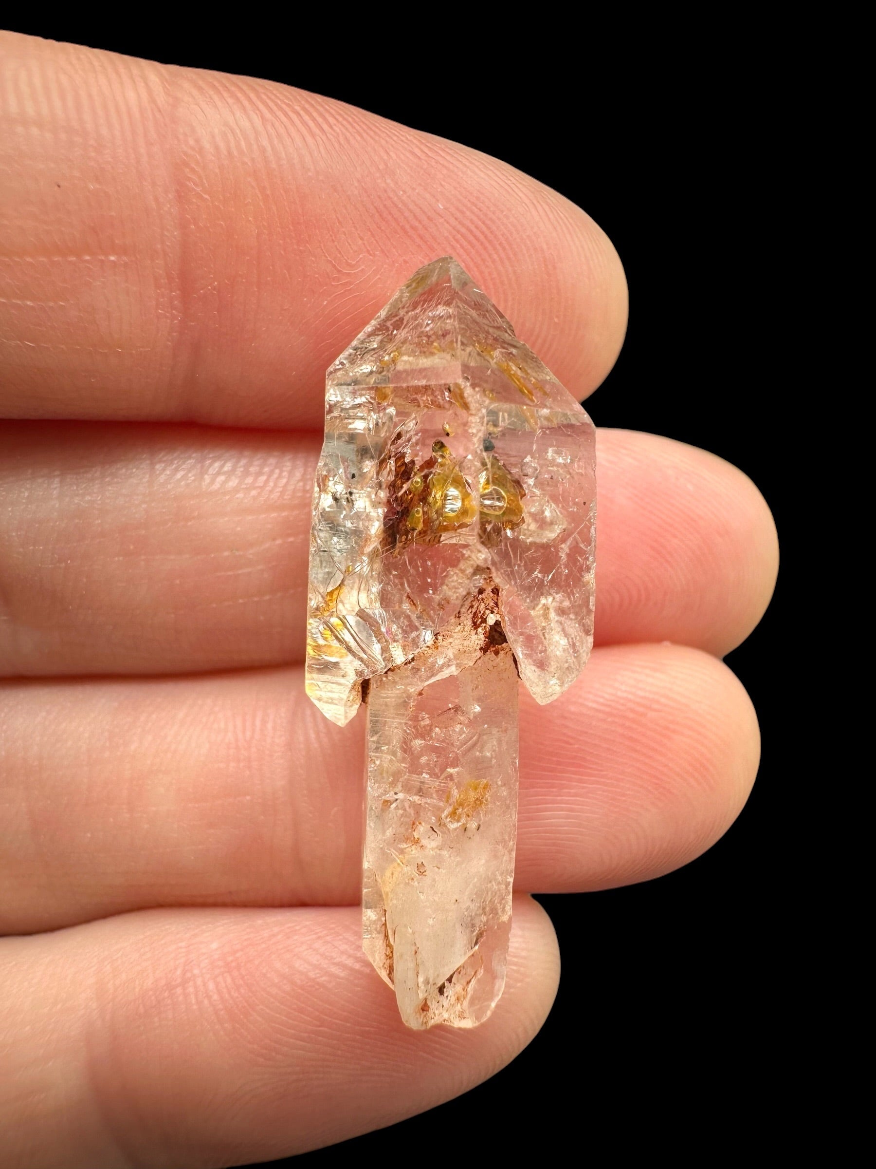 Crystal with petroleum inclusions – Madagascar - KIR08