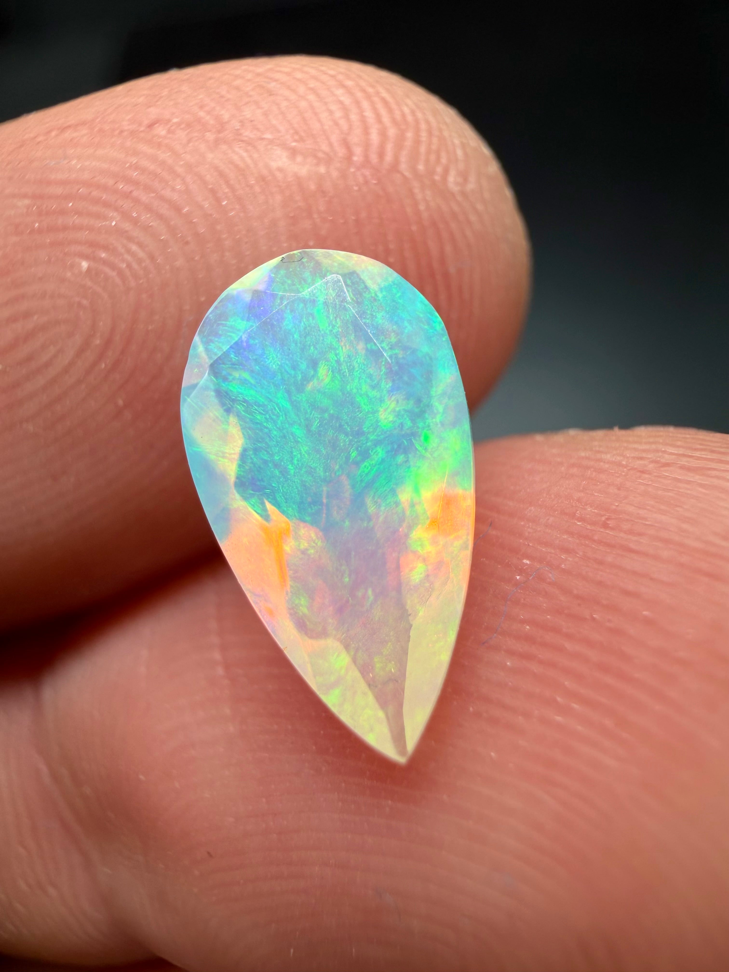 Faceted precious opal 1,4ct – Welo, Ethiopia