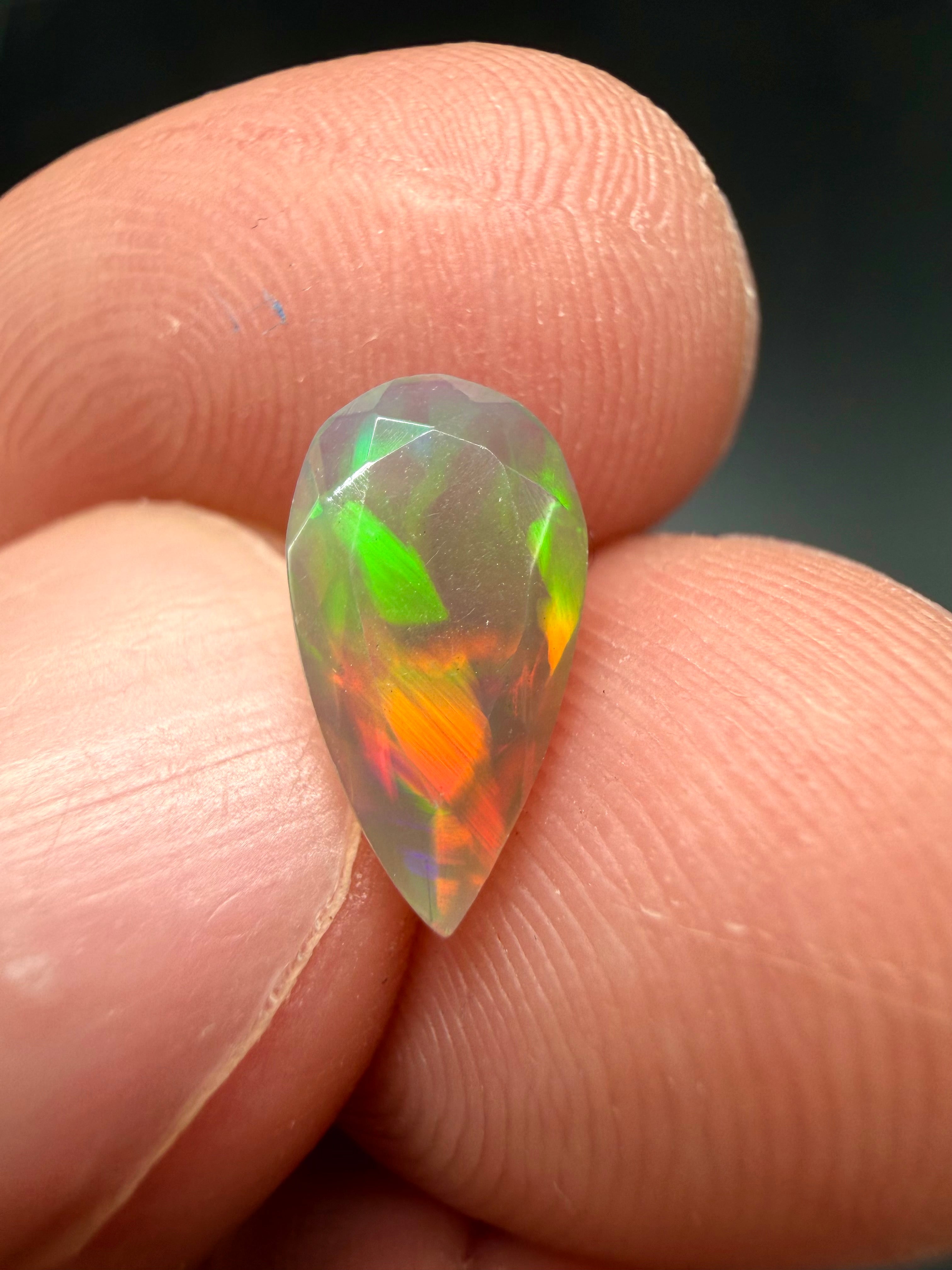 Faceted precious opal 0,8ct – Welo, Ethiopia - BOP02