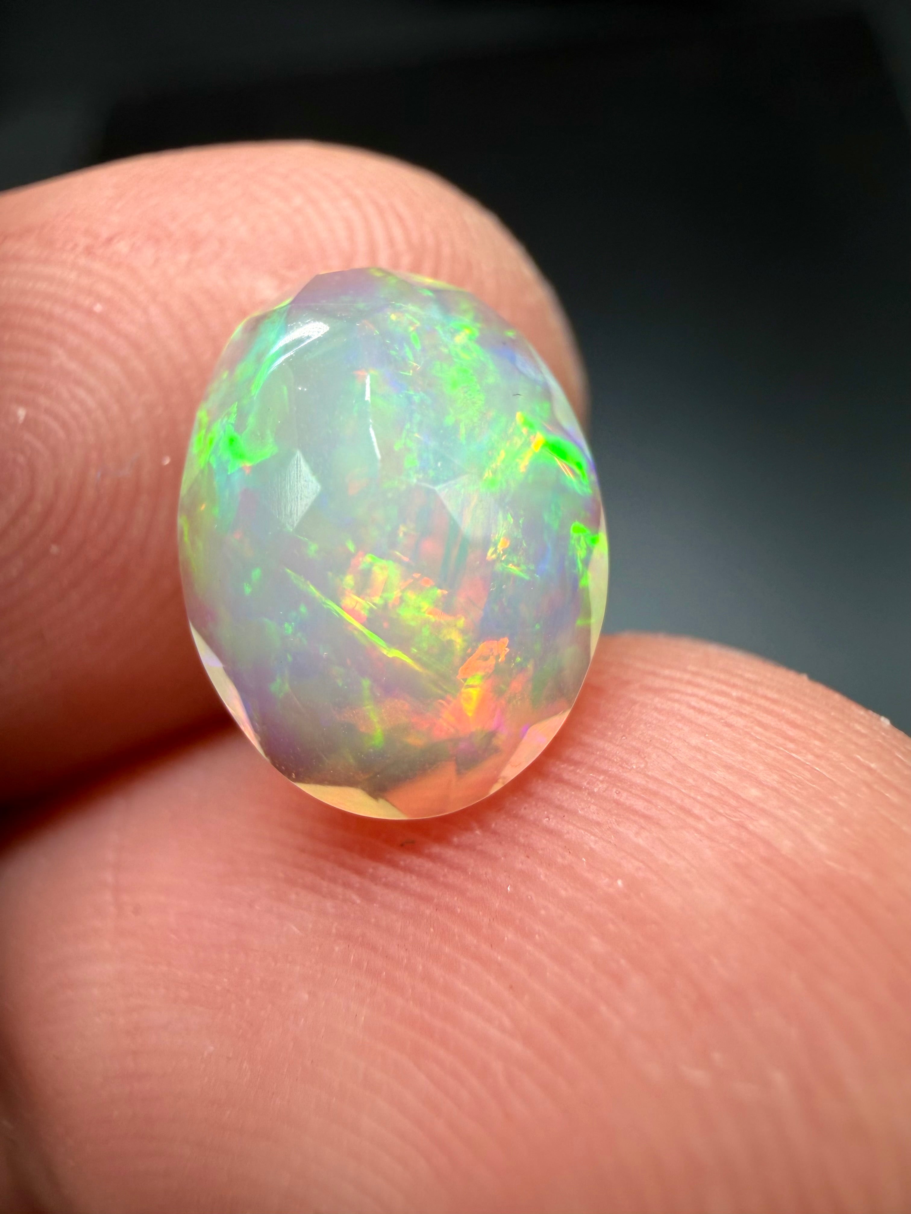 Faceted precious opal 1,8ct – Welo, Ethiopia - BOP03