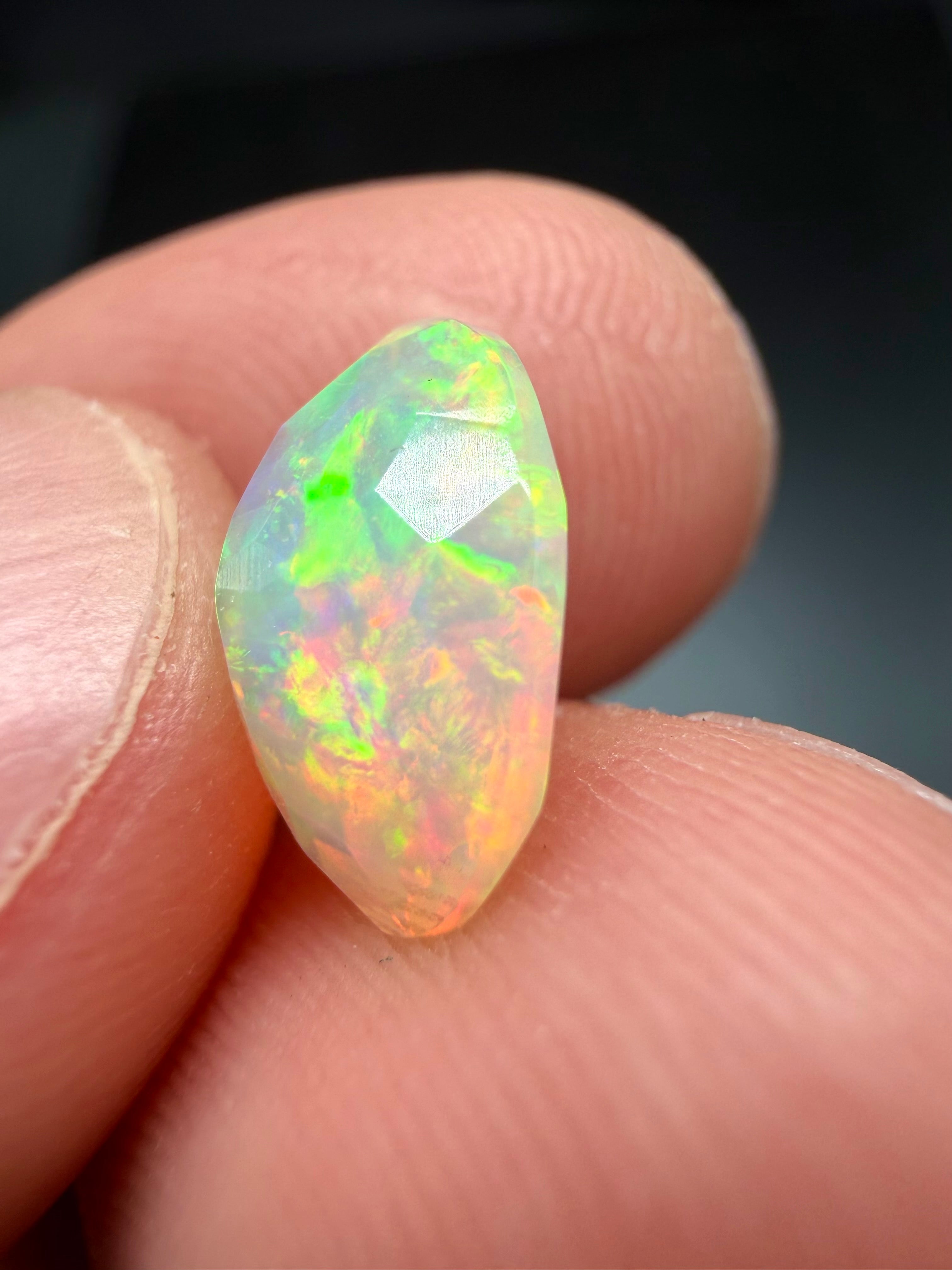 Faceted precious opal 1,8ct – Welo, Ethiopia - BOP03