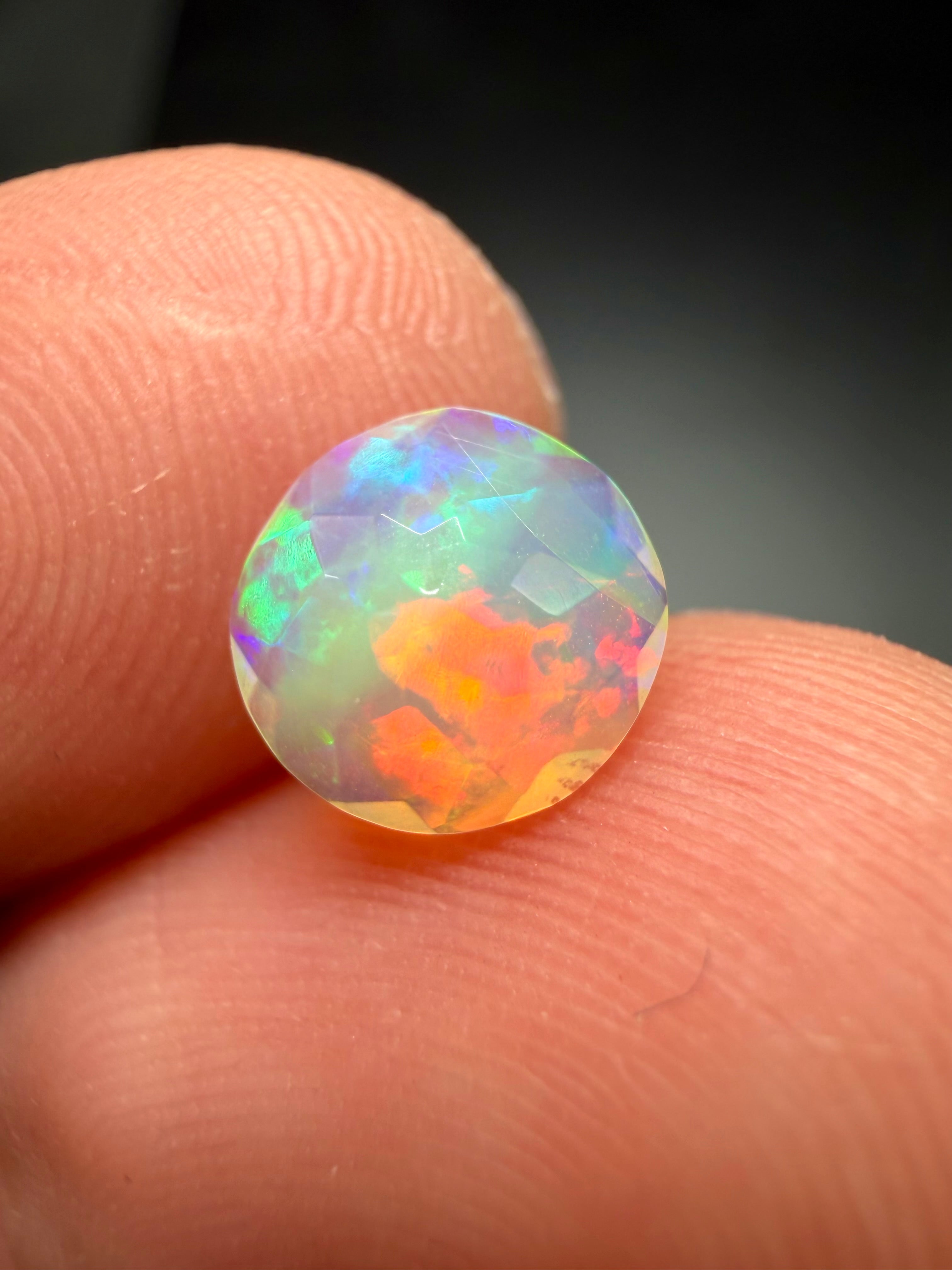 Faceted precious opal 0,9ct – Welo, Ethiopia - BOP04
