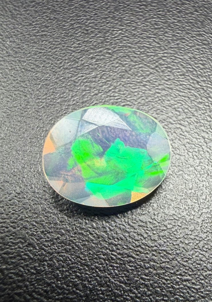 Faceted precious opal 1,2ct – Welo, Ethiopia