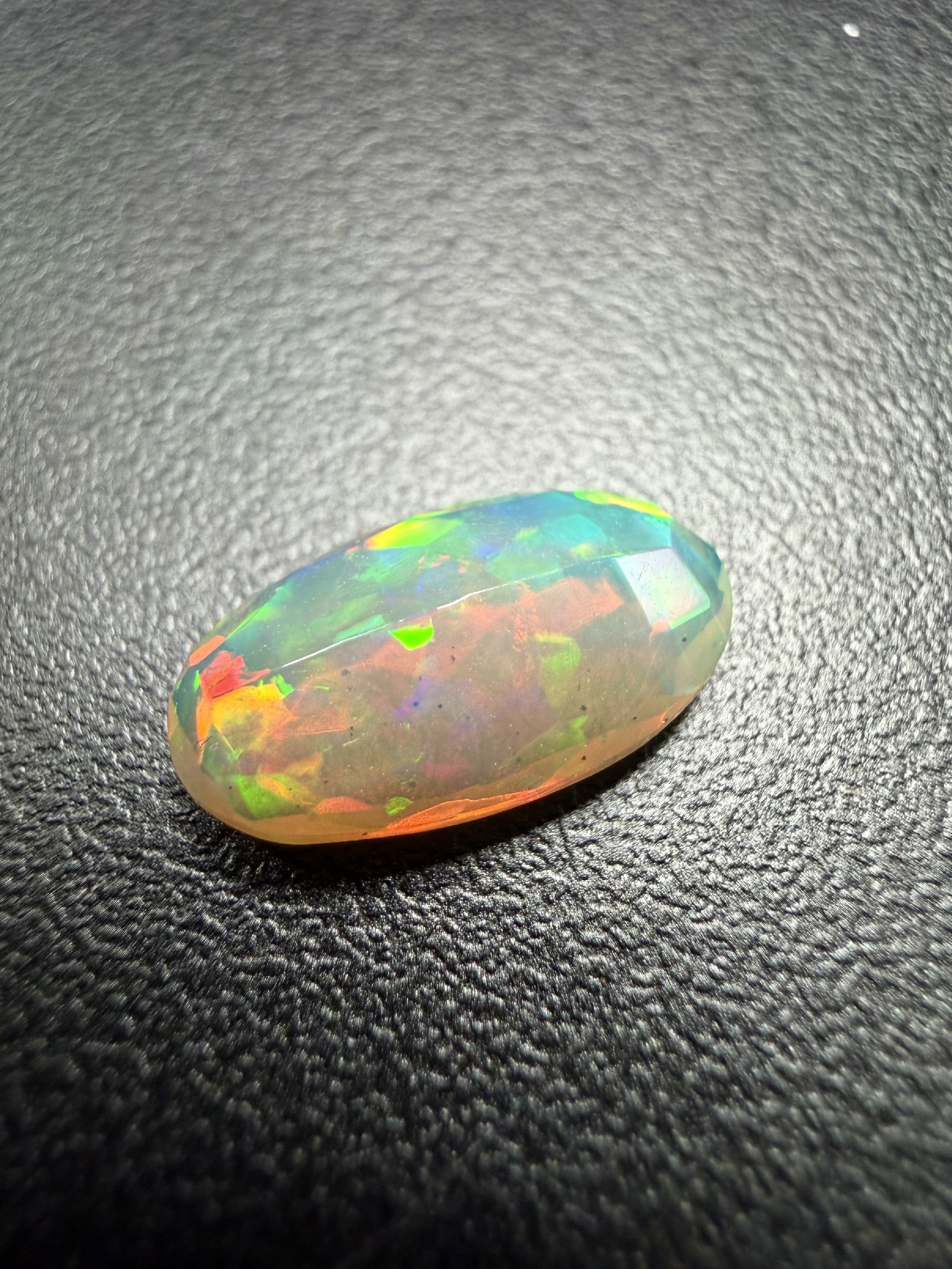 Faceted precious opal 1,5ct – Welo, Ethiopia - BOP07