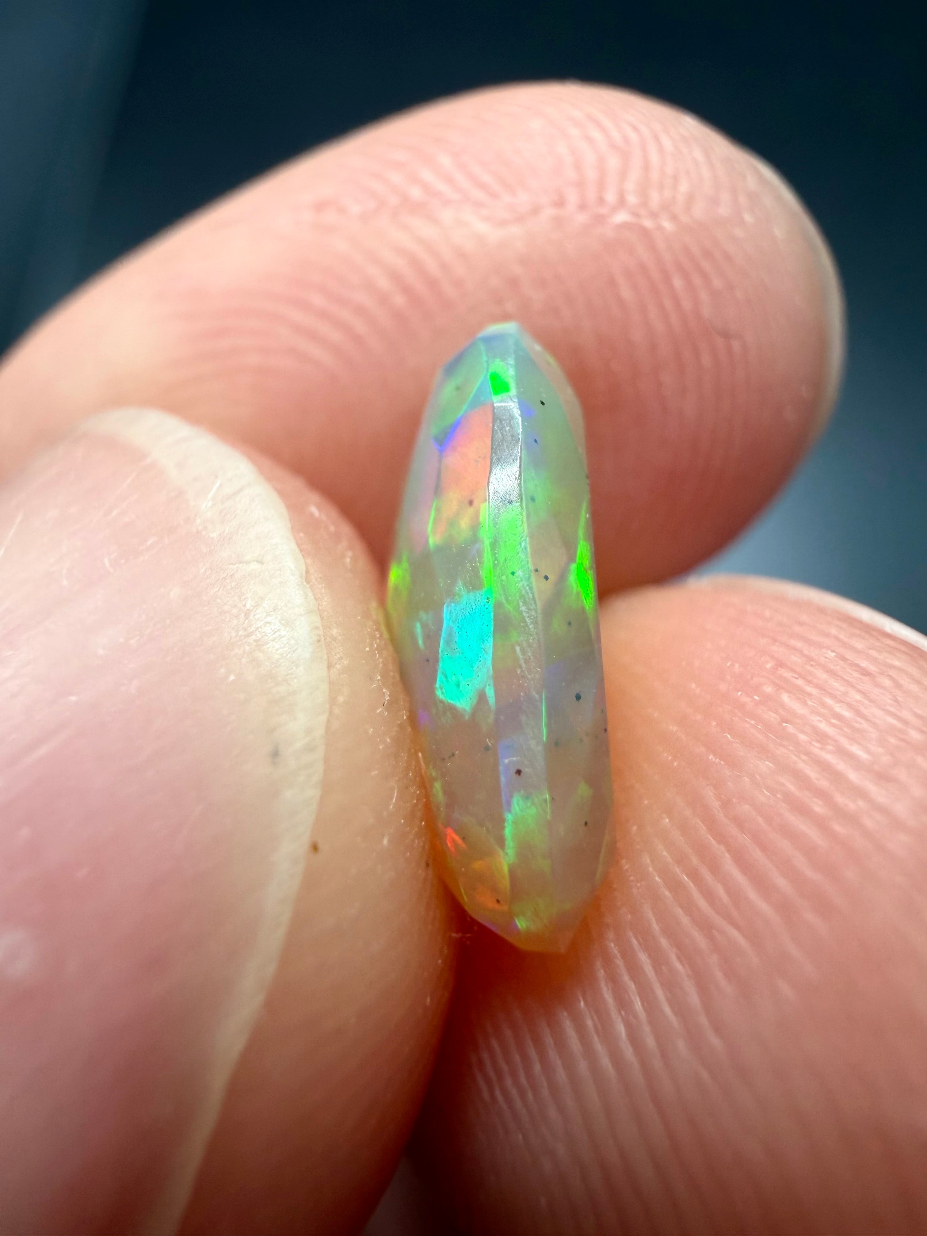 Faceted precious opal 1,5ct – Welo, Ethiopia - BOP07