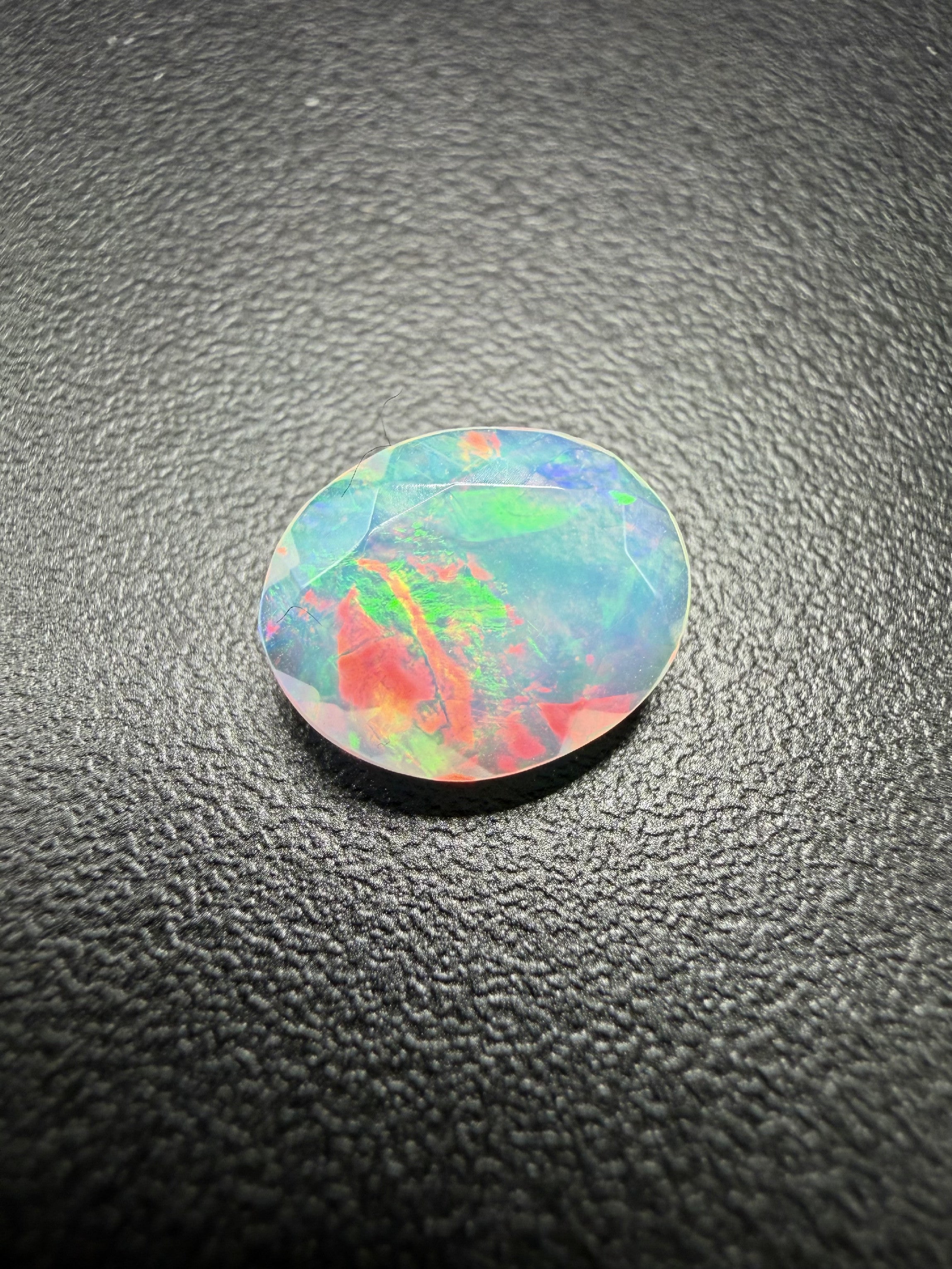 Faceted precious opal 1,2ct – Welo, Ethiopia
