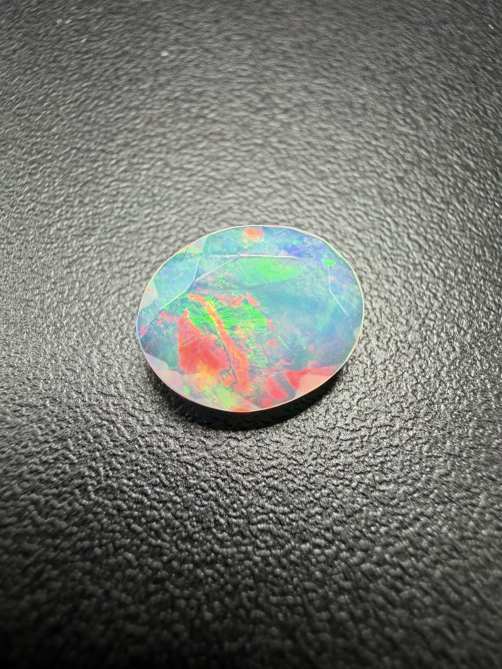 Faceted precious opal 1,2ct – Welo, Ethiopia