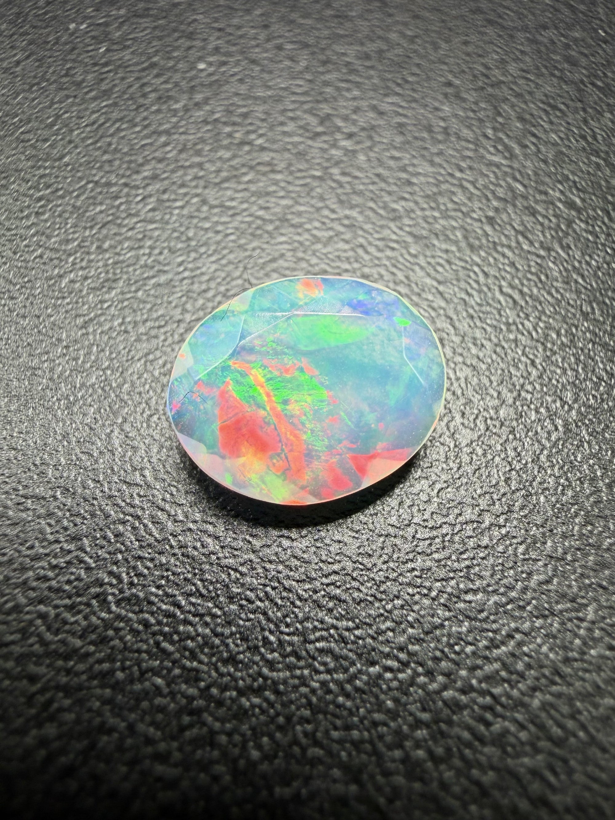 Faceted precious opal 1,2ct – Welo, Ethiopia