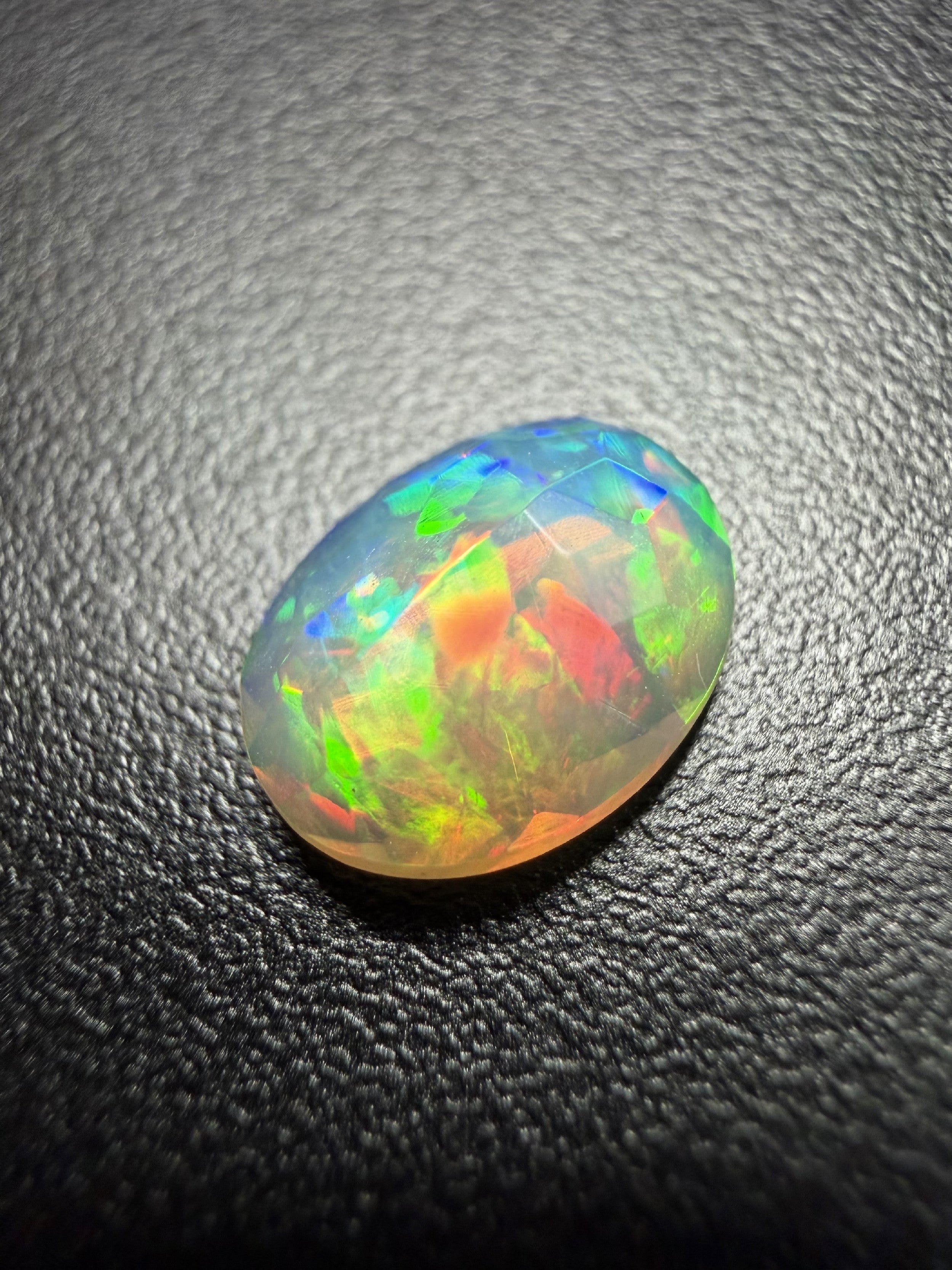 Faceted precious opal 1,5ct – Welo, Ethiopia - BOP11
