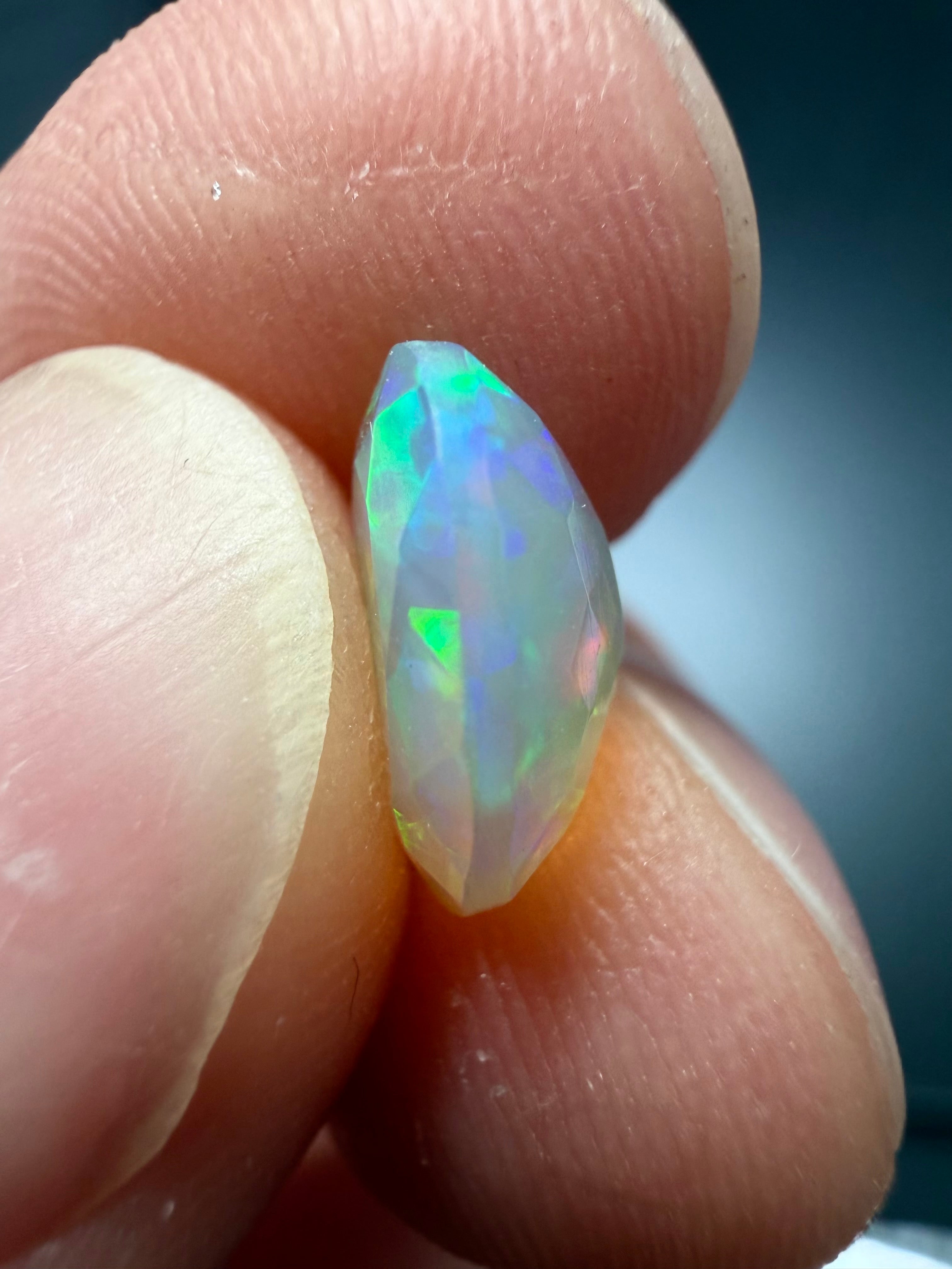 Faceted precious opal 1,5ct – Welo, Ethiopia - BOP11