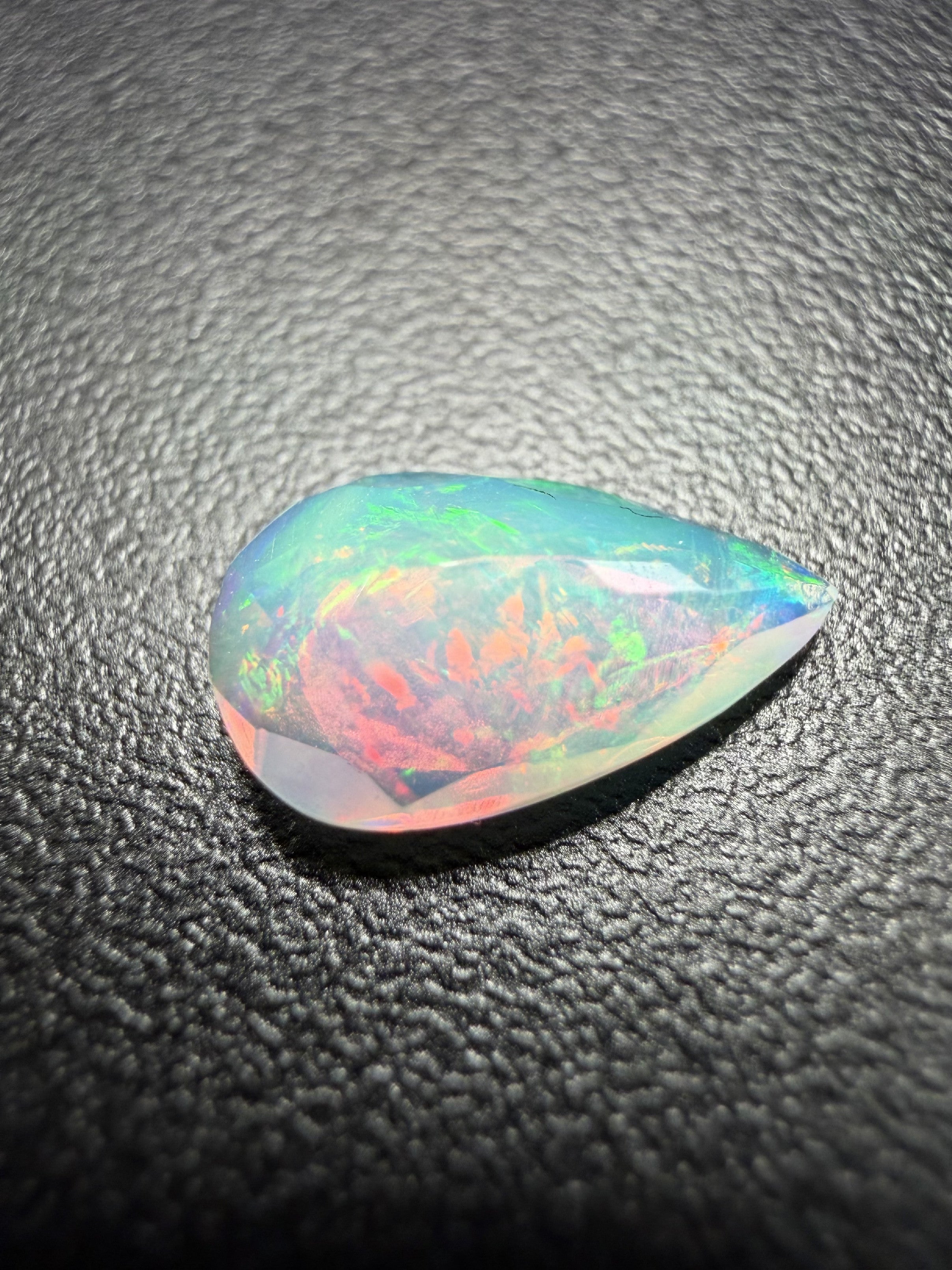 Faceted precious opal 1,35ct – Welo, Ethiopia - BOP12