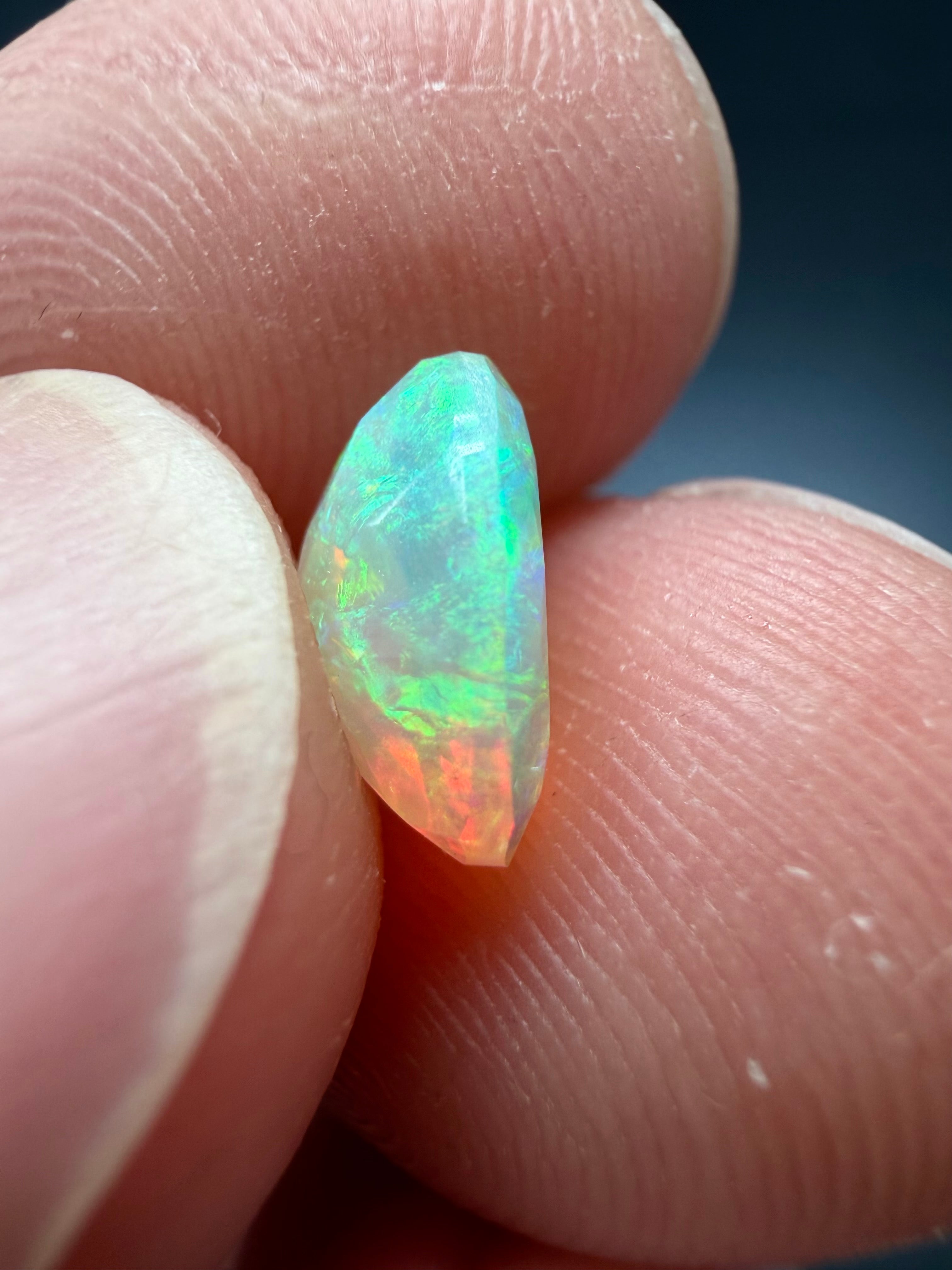 Faceted precious opal 1,03ct – Welo, Ethiopia - BOP14