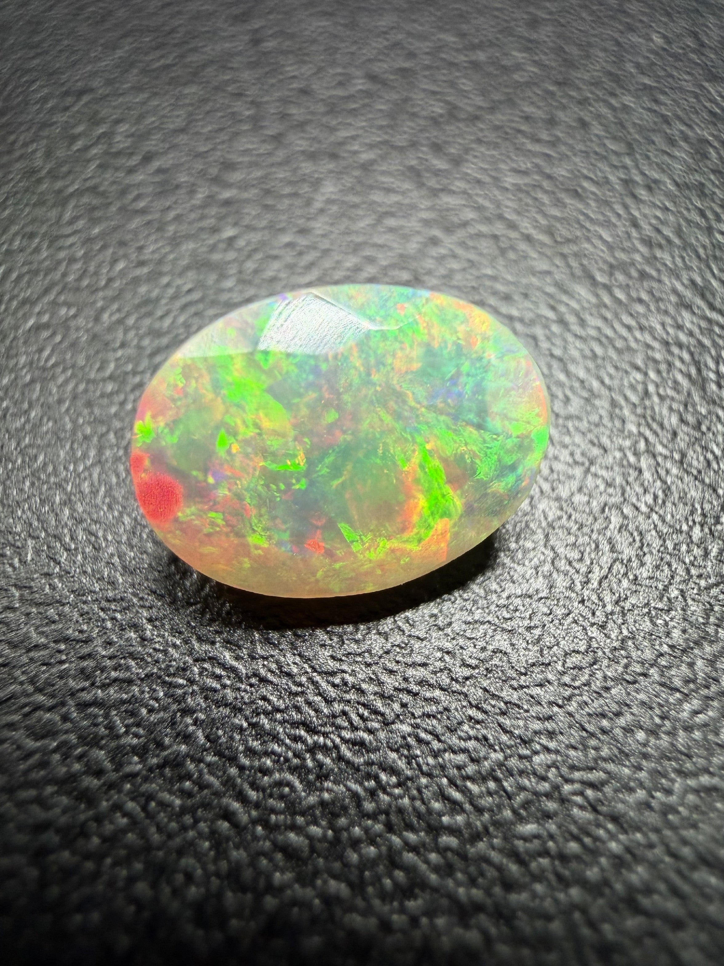 Faceted precious opal 1,03ct – Welo, Ethiopia
