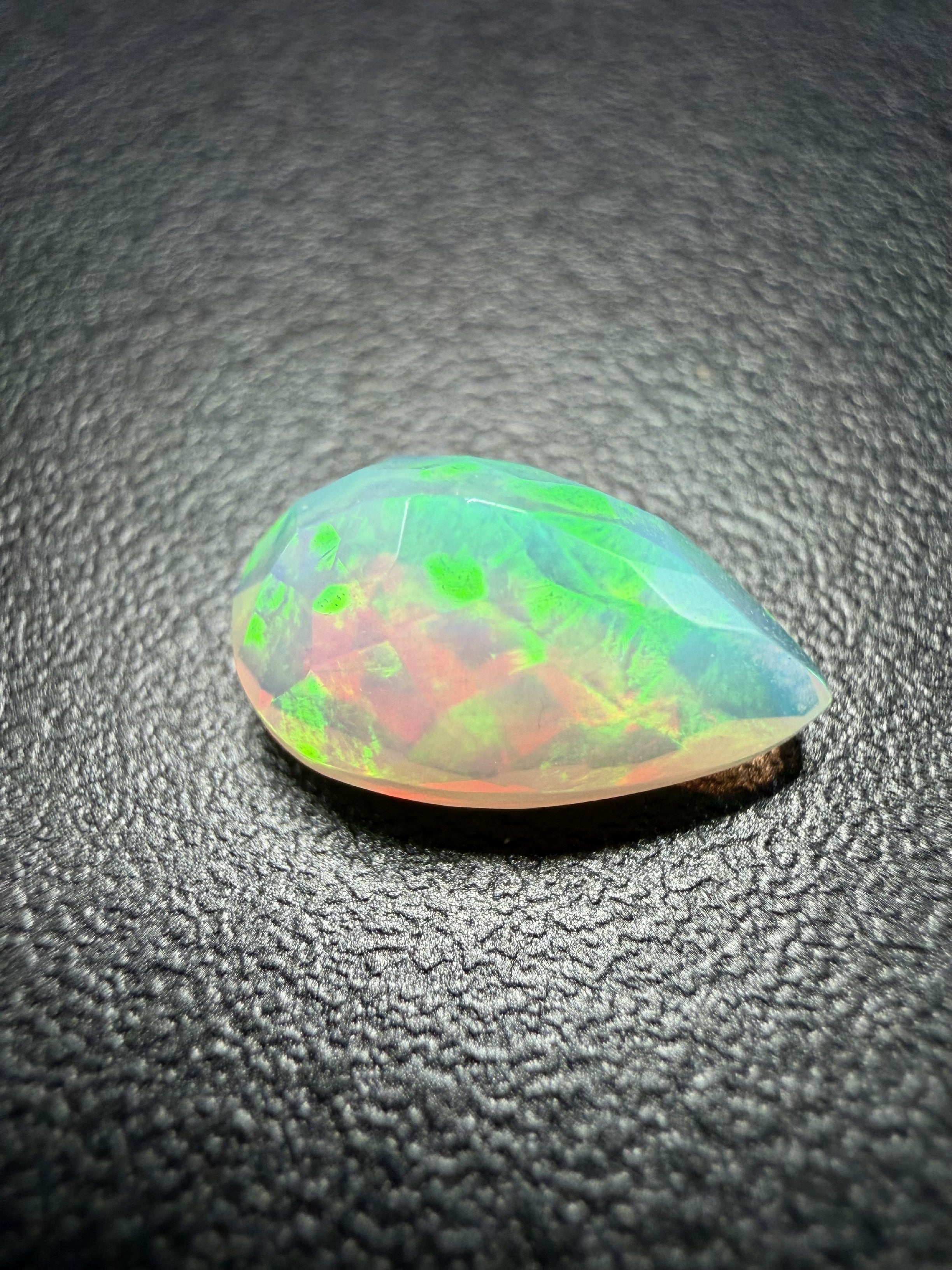 Faceted precious opal 1,5ct – Welo, Ethiopia - BOP20