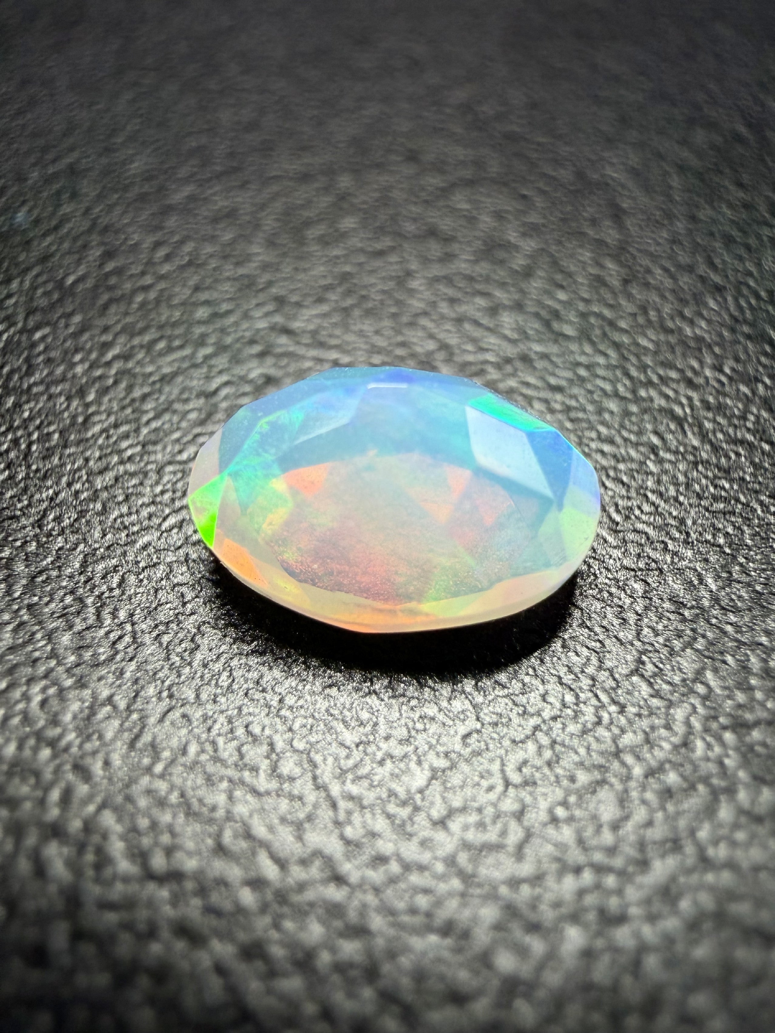Faceted precious opal 0,9ct– Welo, Ethiopia - BOP21