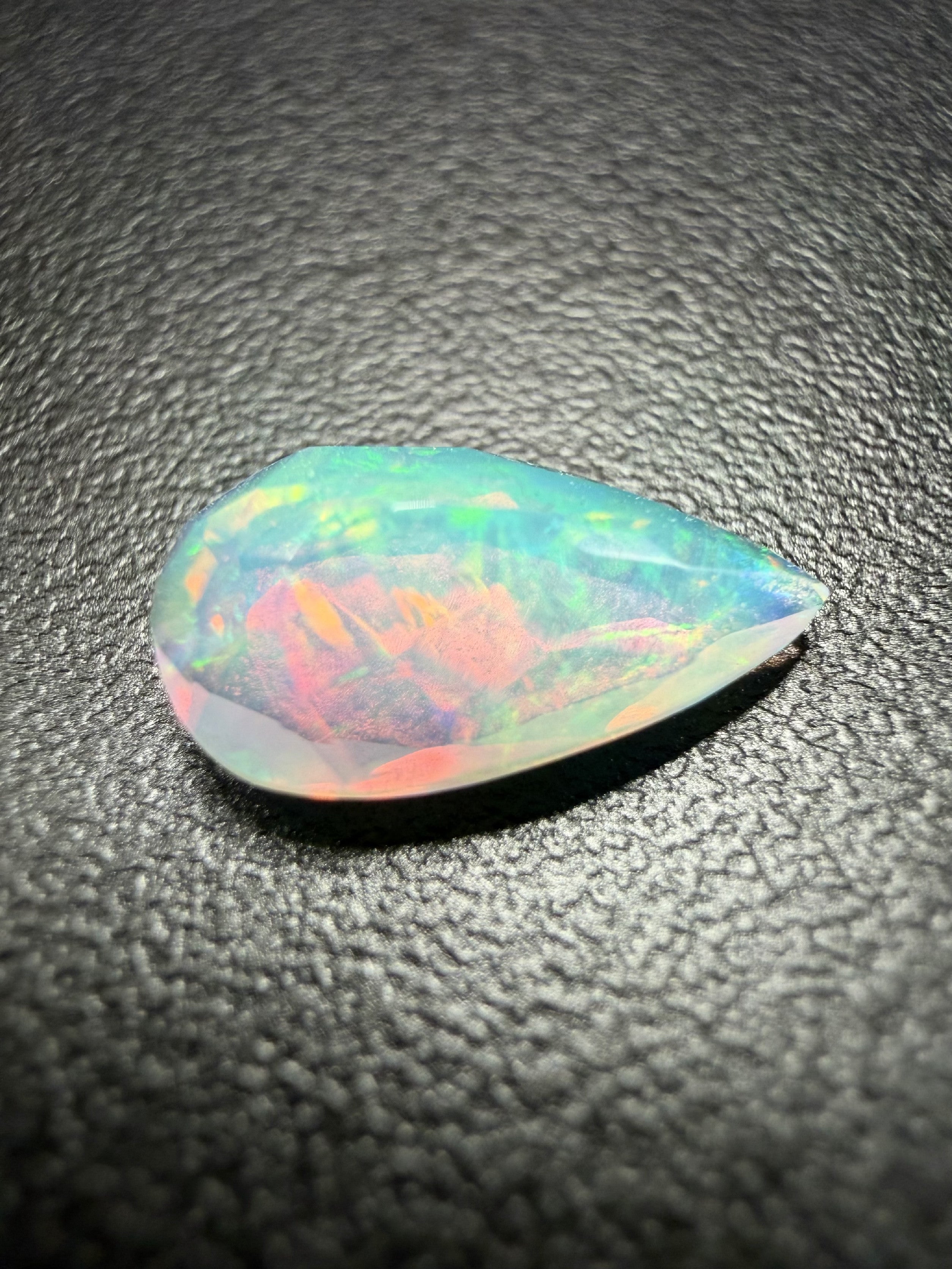 Faceted precious opal 1,05ct – Welo, Ethiopia - BOP22