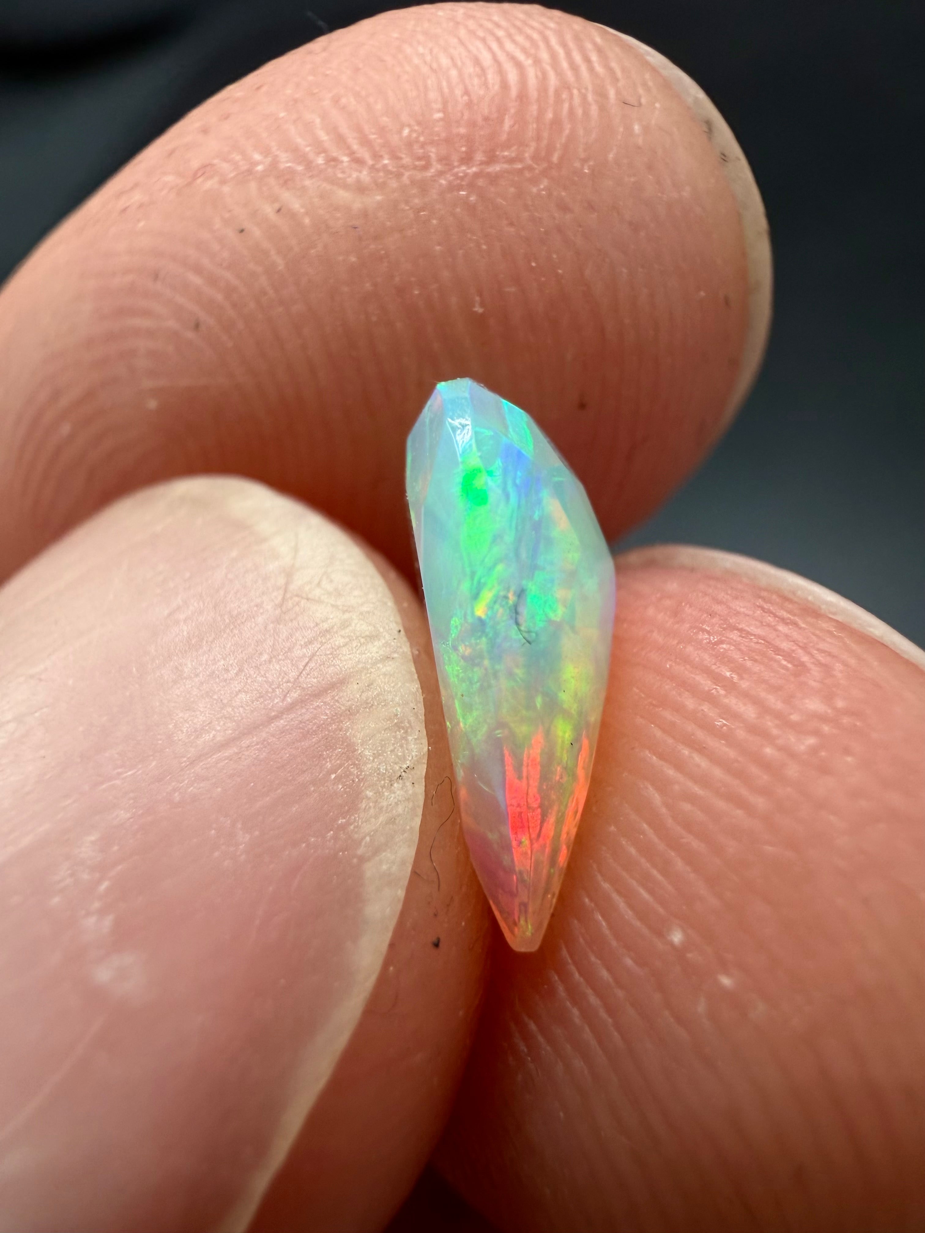 Faceted precious opal 1,05ct – Welo, Ethiopia - BOP22
