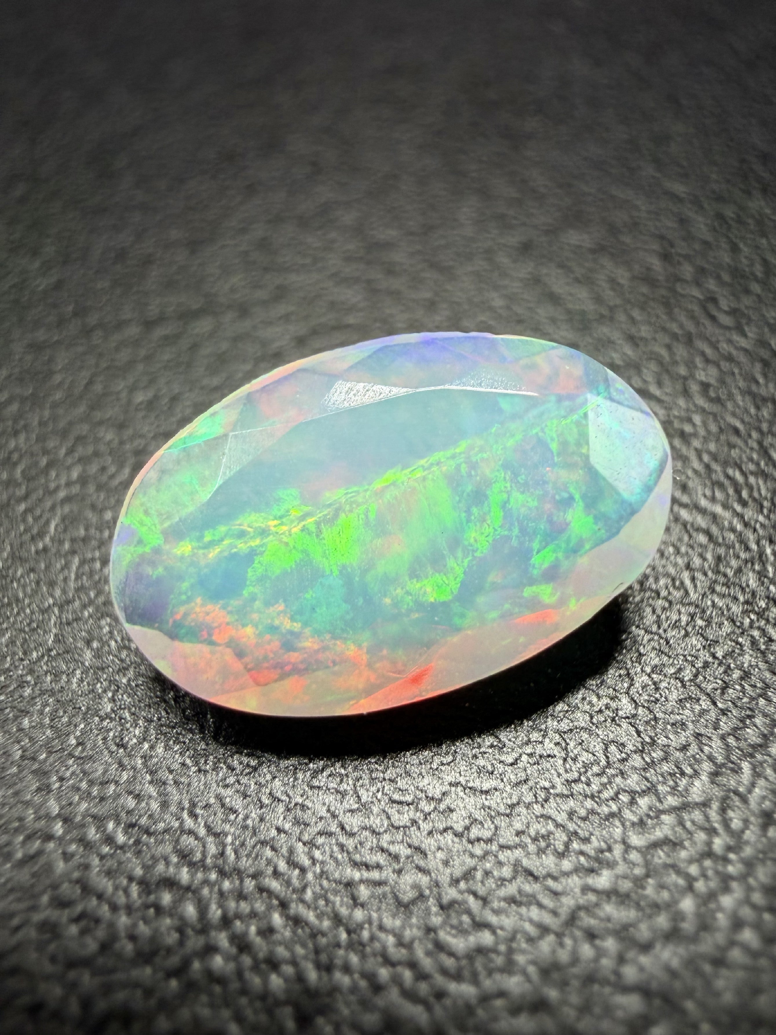 Faceted precious opal 1,59ct – Welo, Ethiopia