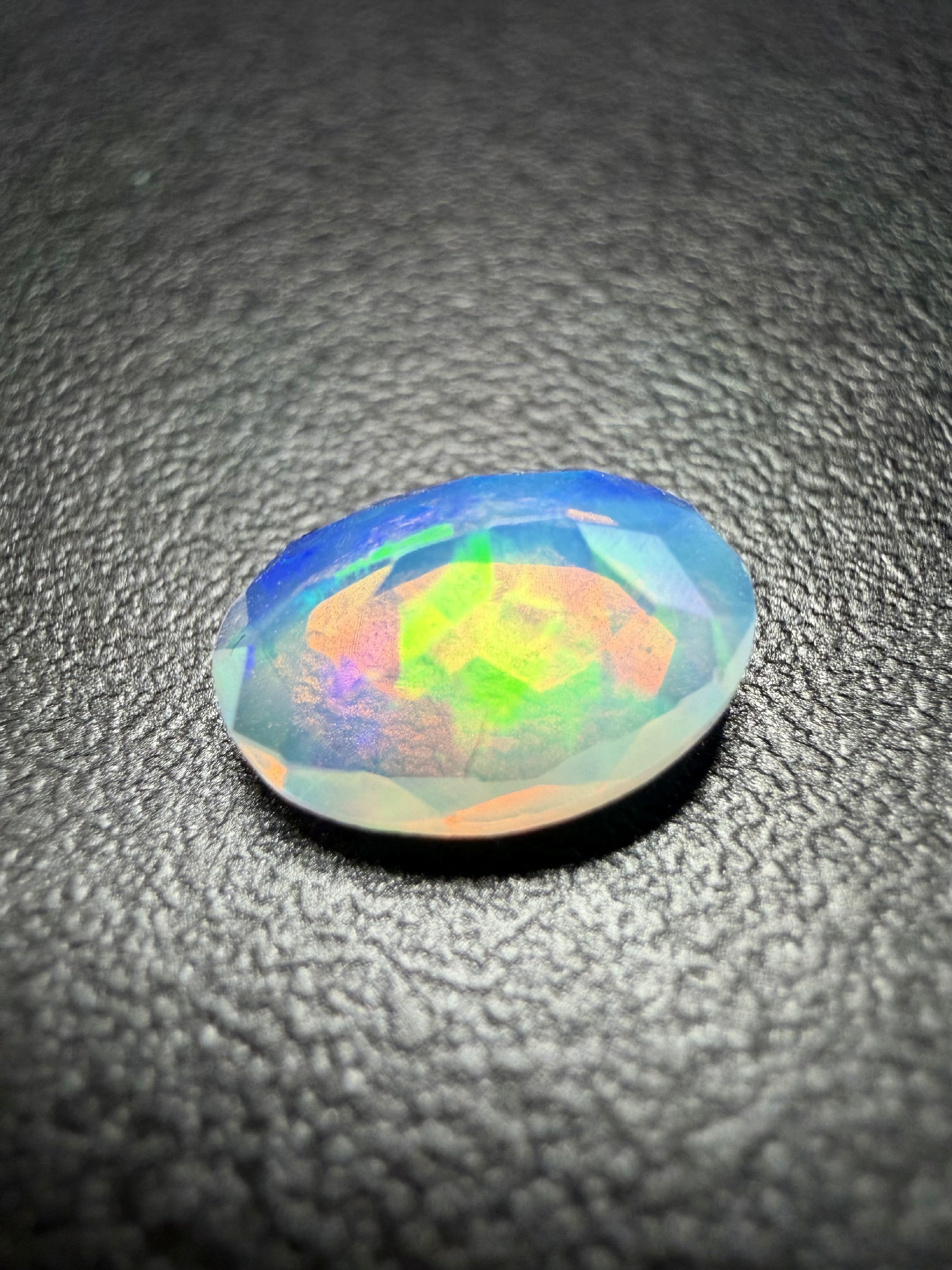 Faceted precious opal 0,94ct – Welo, Ethiopia - BOP24