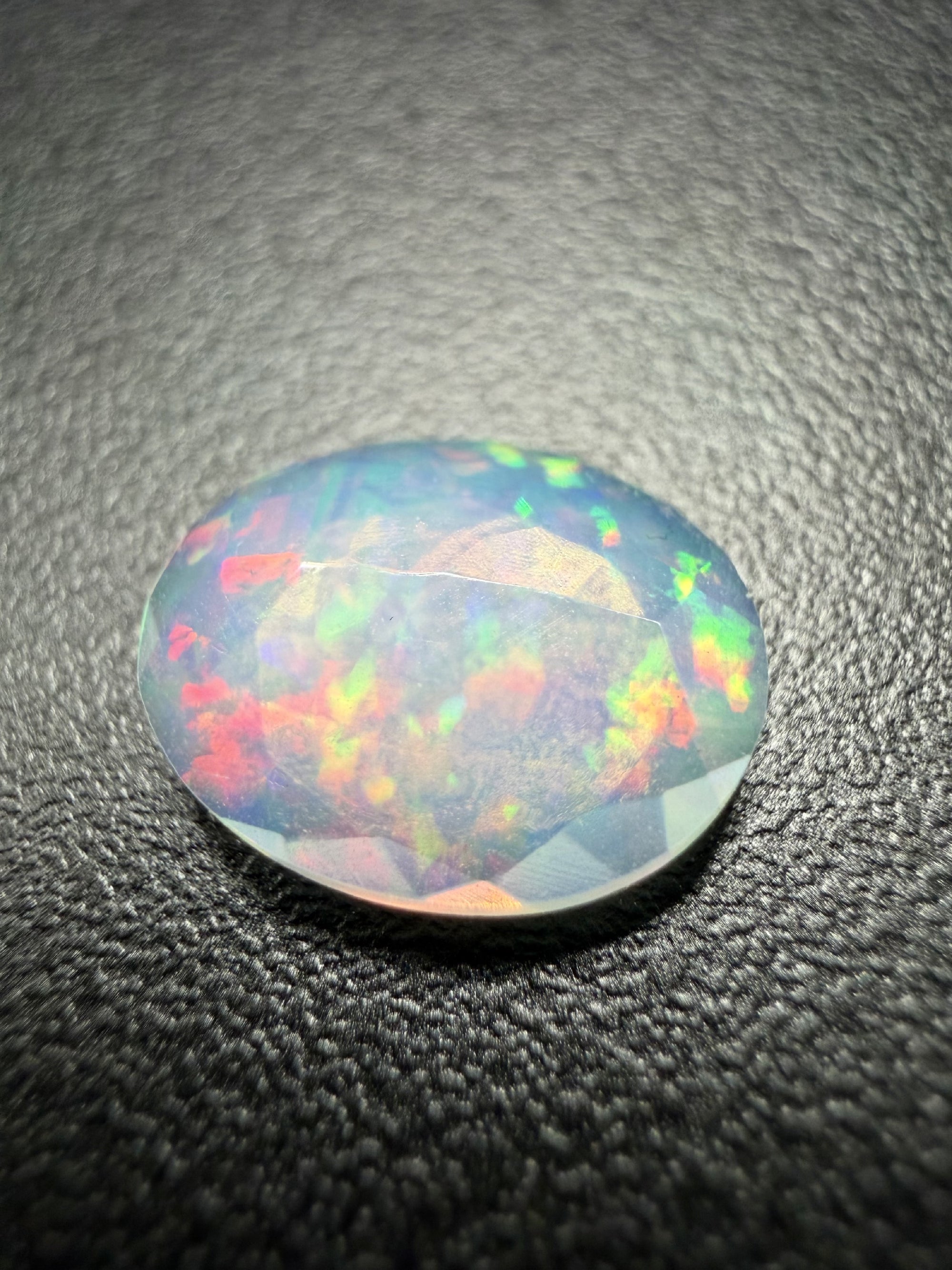 Faceted precious opal 1,82ct – Welo, Ethiopia