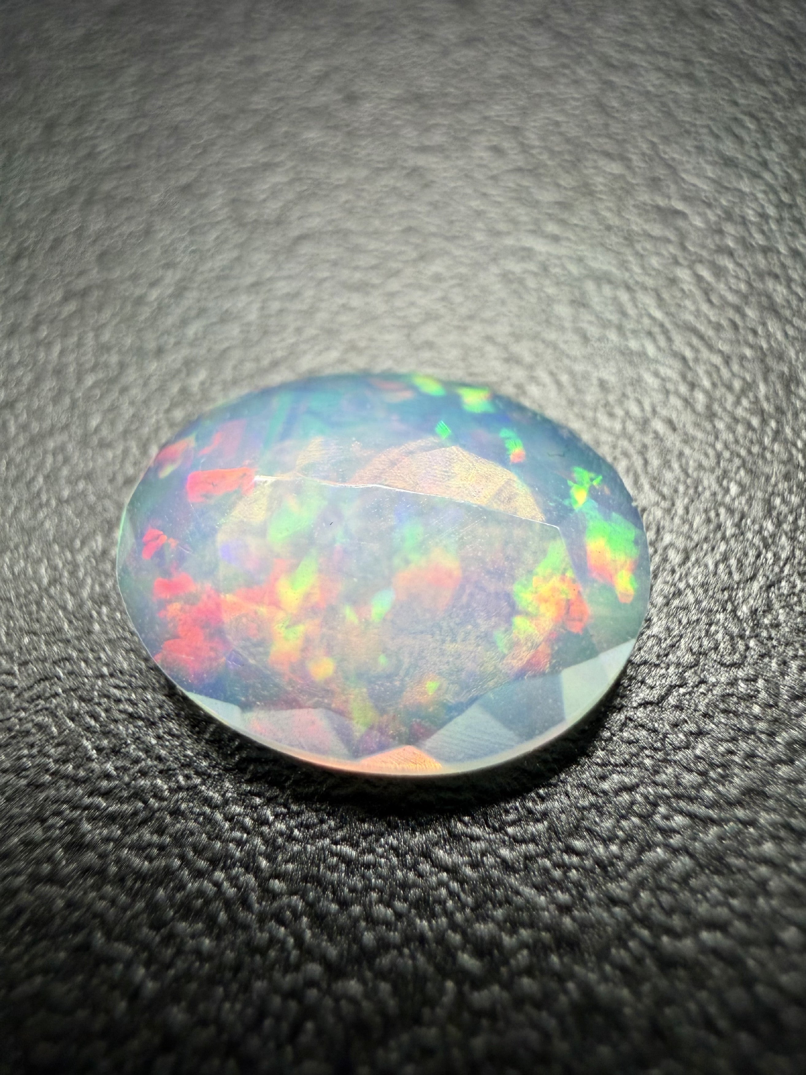 Faceted precious opal 1,82ct – Welo, Ethiopia