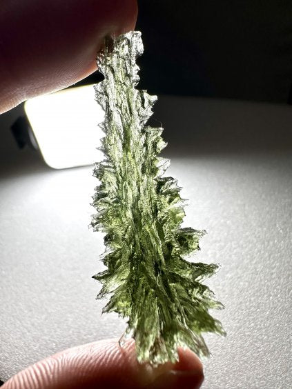 Moldavite Grezza – Besednice Jezkovna – 6,8g - V475 retroilluminata