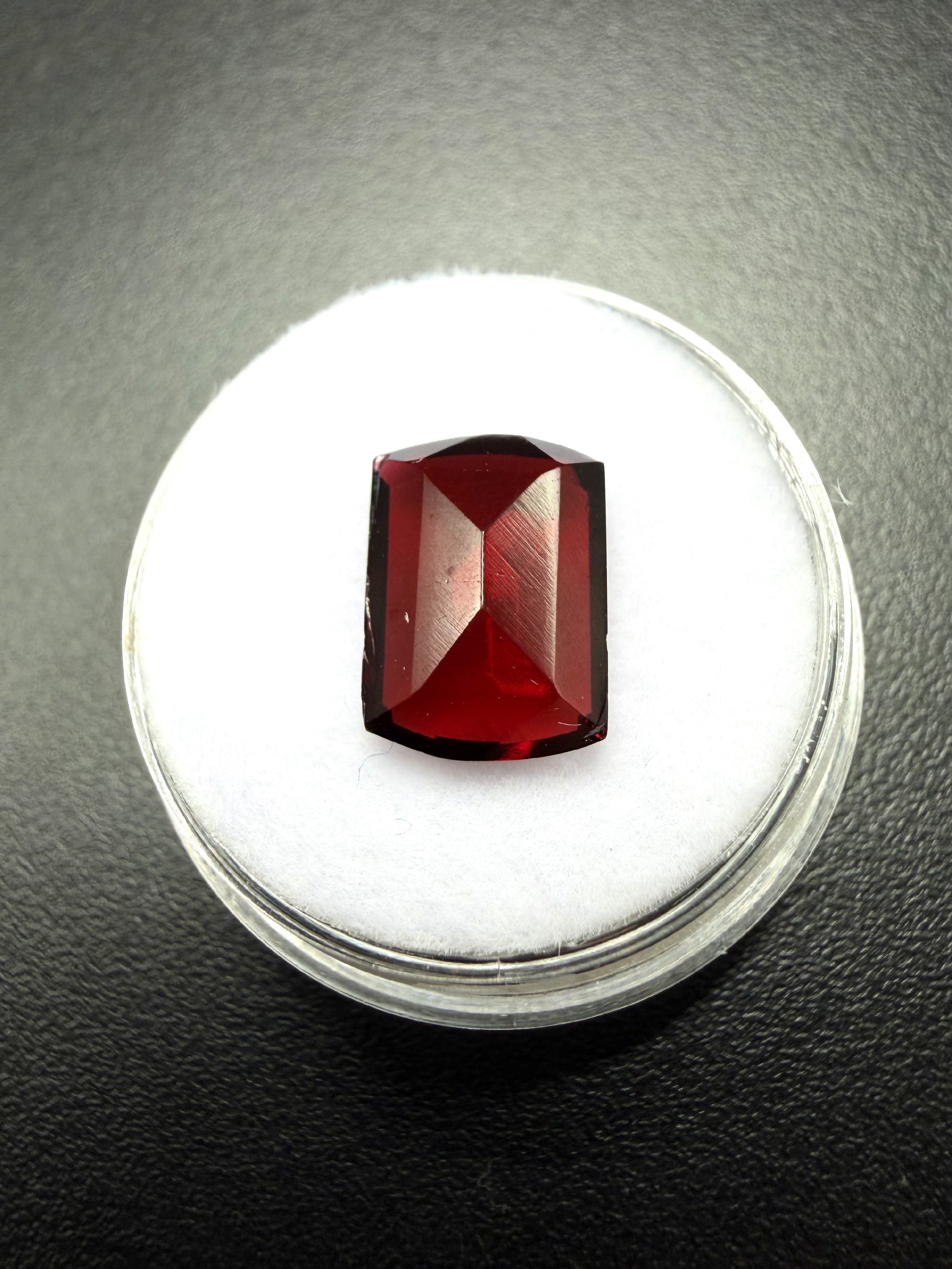 Faceted garnet 3,7ct – Almandine – India - BG039