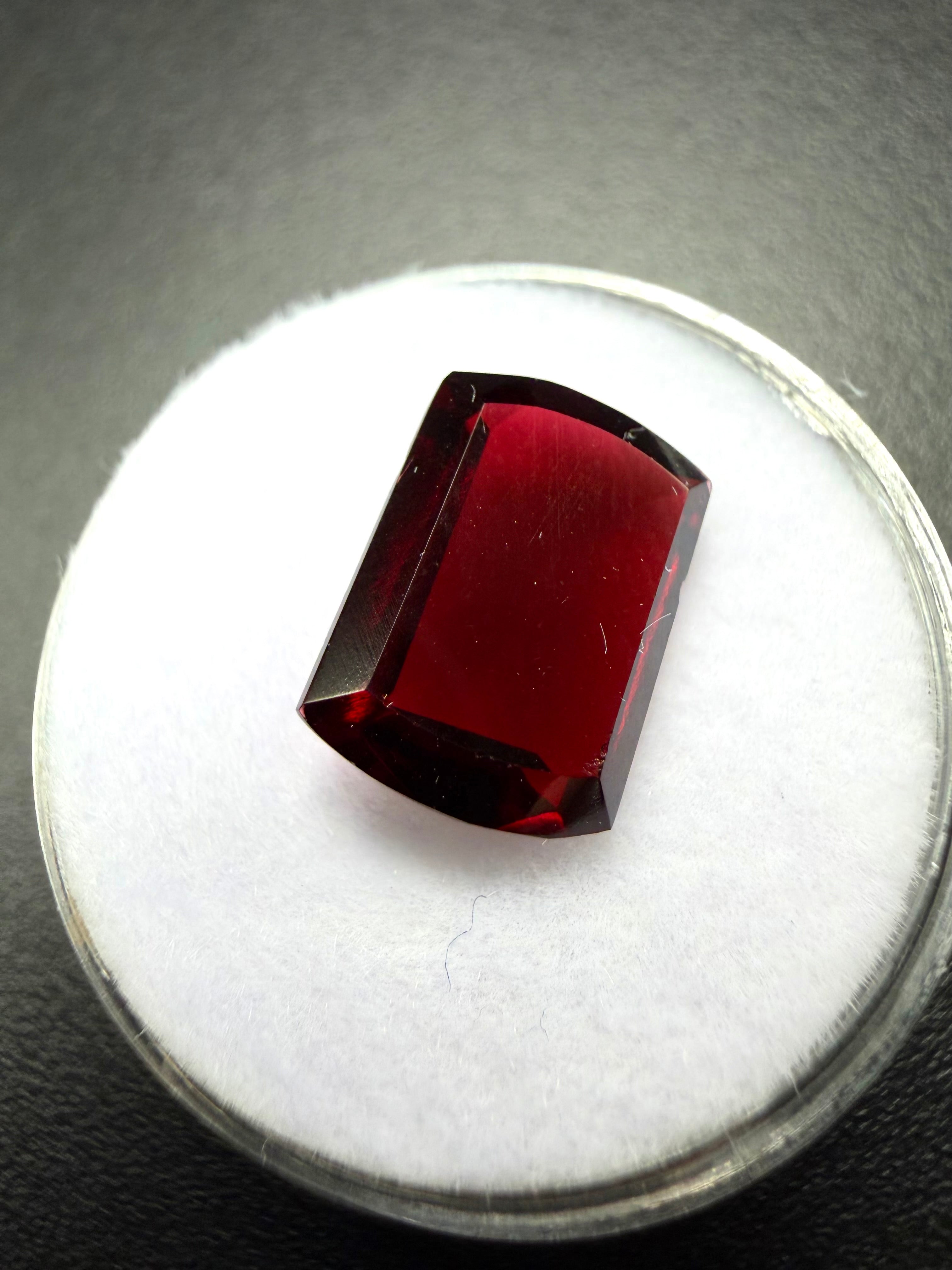 Faceted garnet 3,7ct – Almandine – India