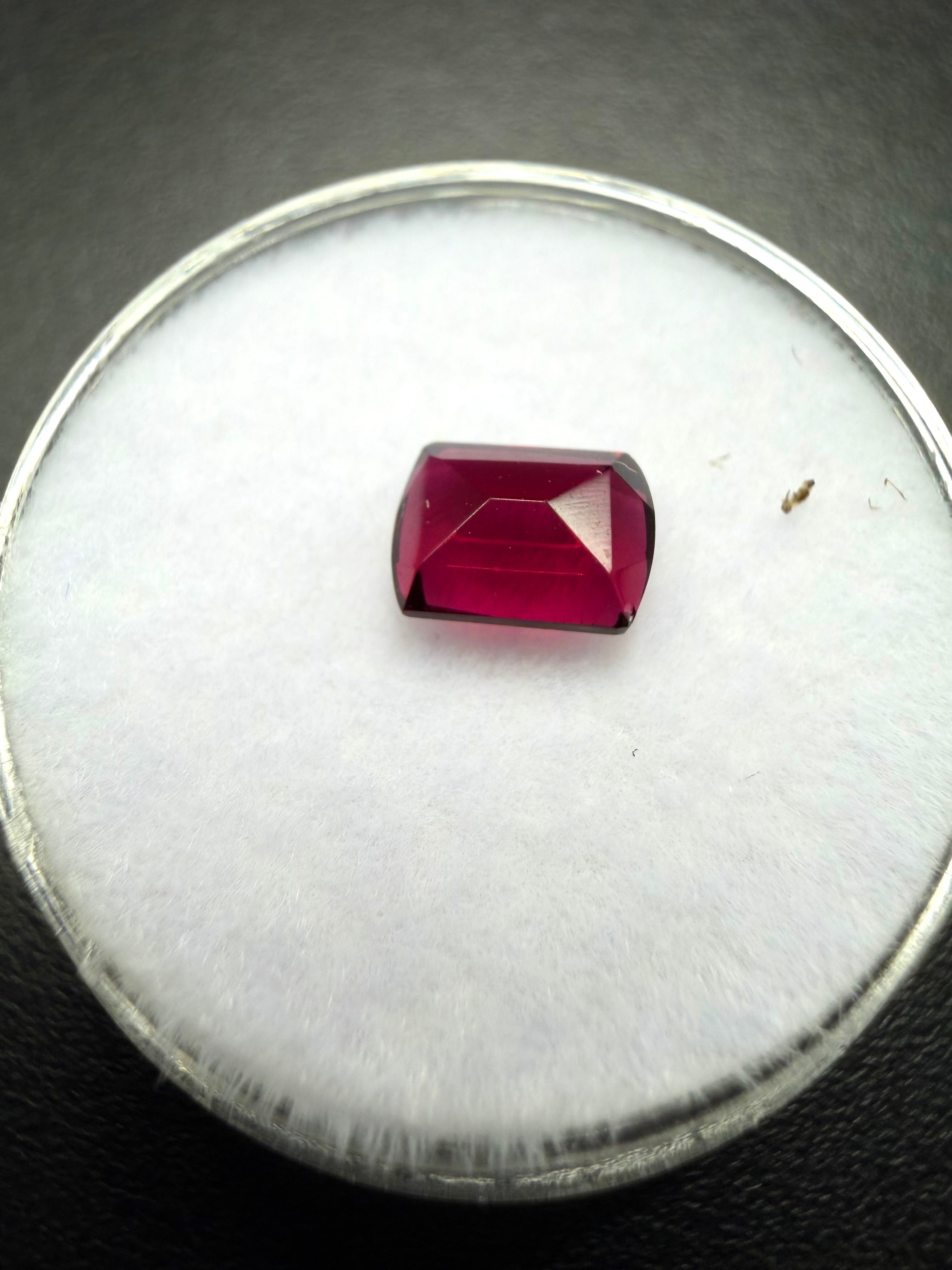 Faceted garnet 1,03ct – Almandine – India - BG043