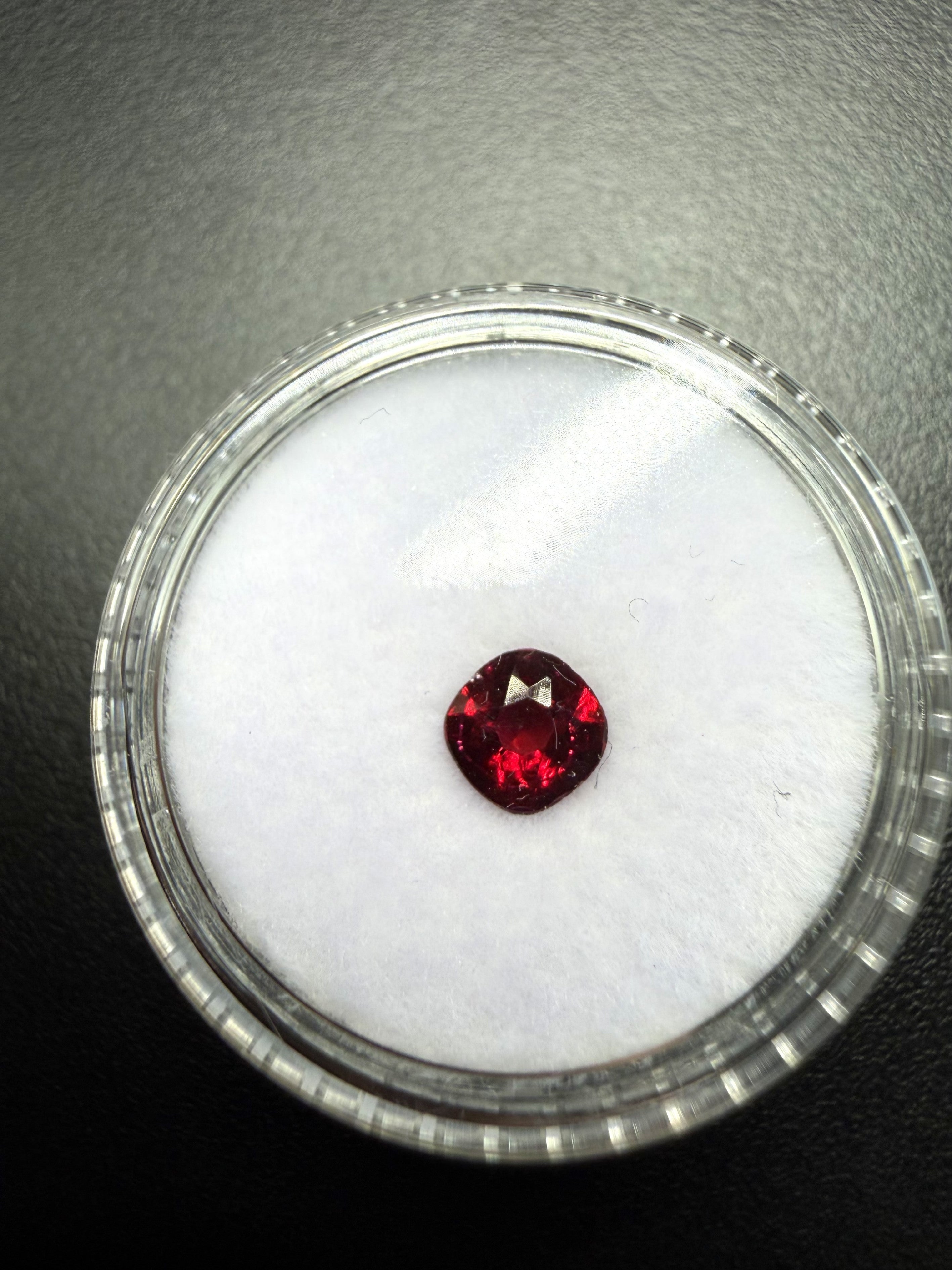 Faceted garnet 0,72ct – Almandine – India - BG044