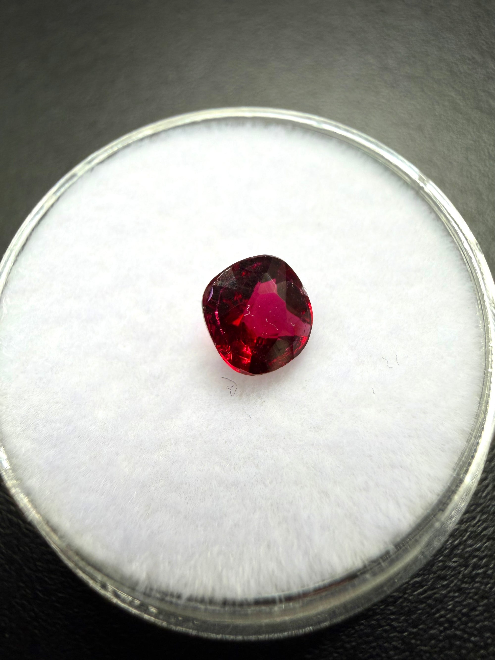 Faceted garnet 0,72ct – Almandine – India