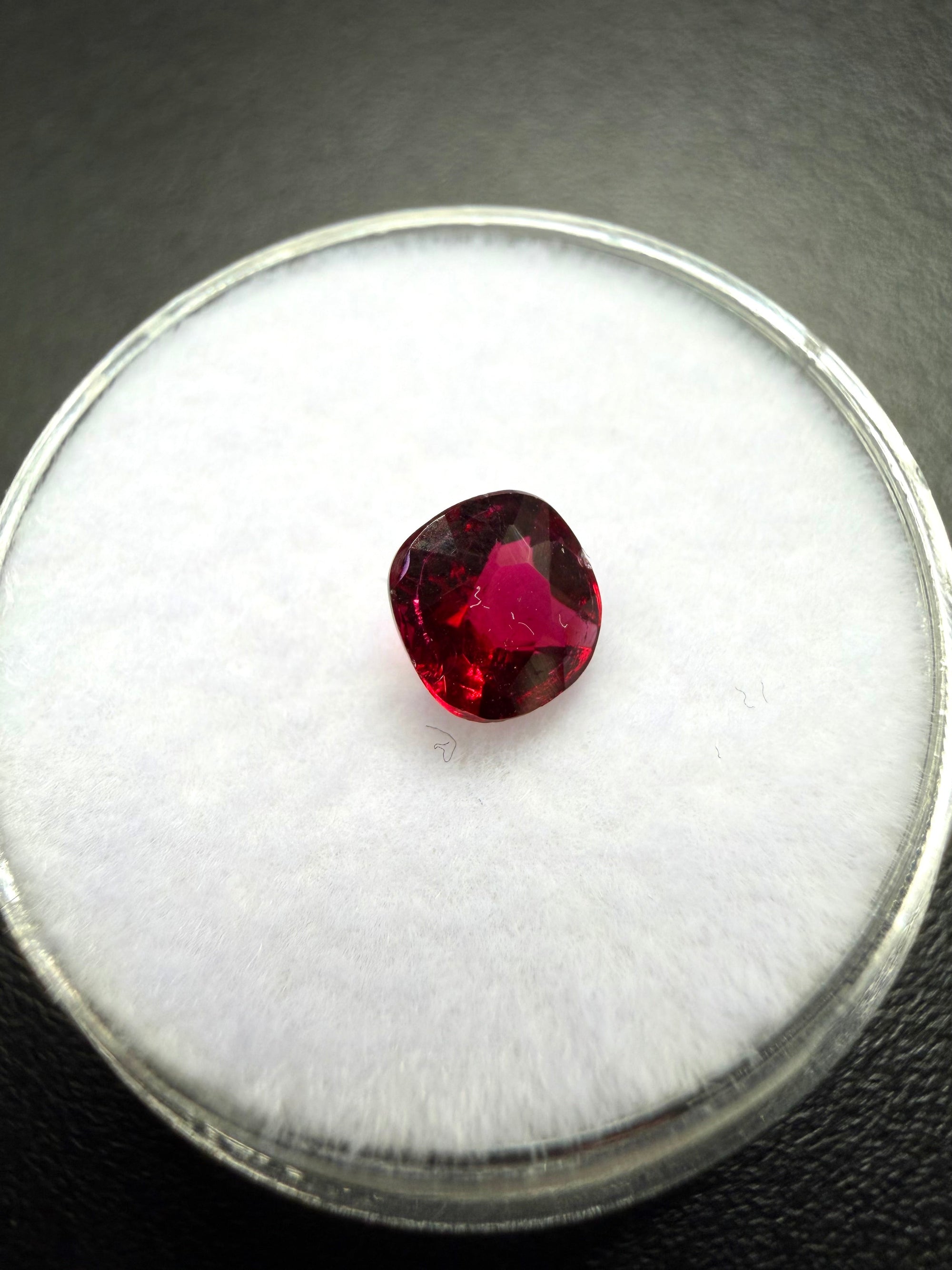 Faceted garnet 0,72ct – Almandine – India