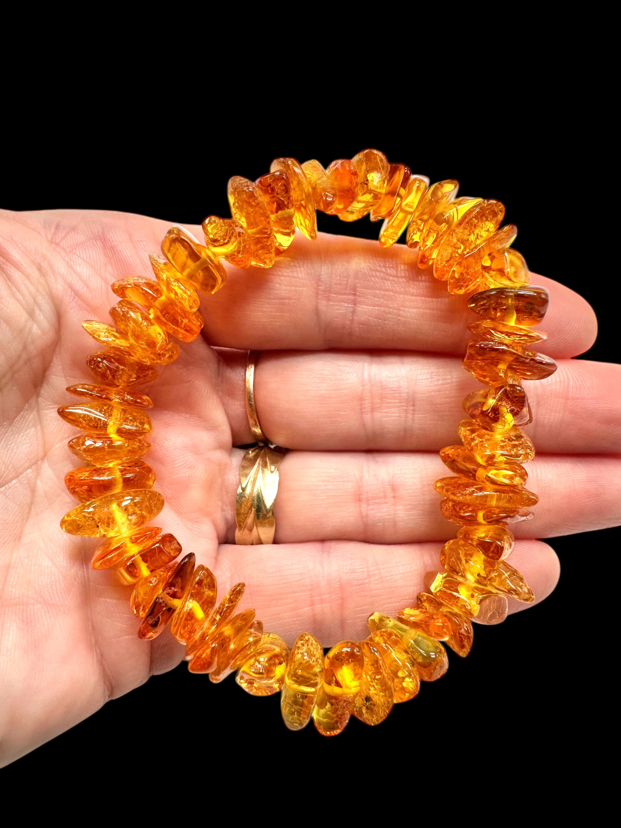 Bracelet made of tumbled genuine amber / light – random piece