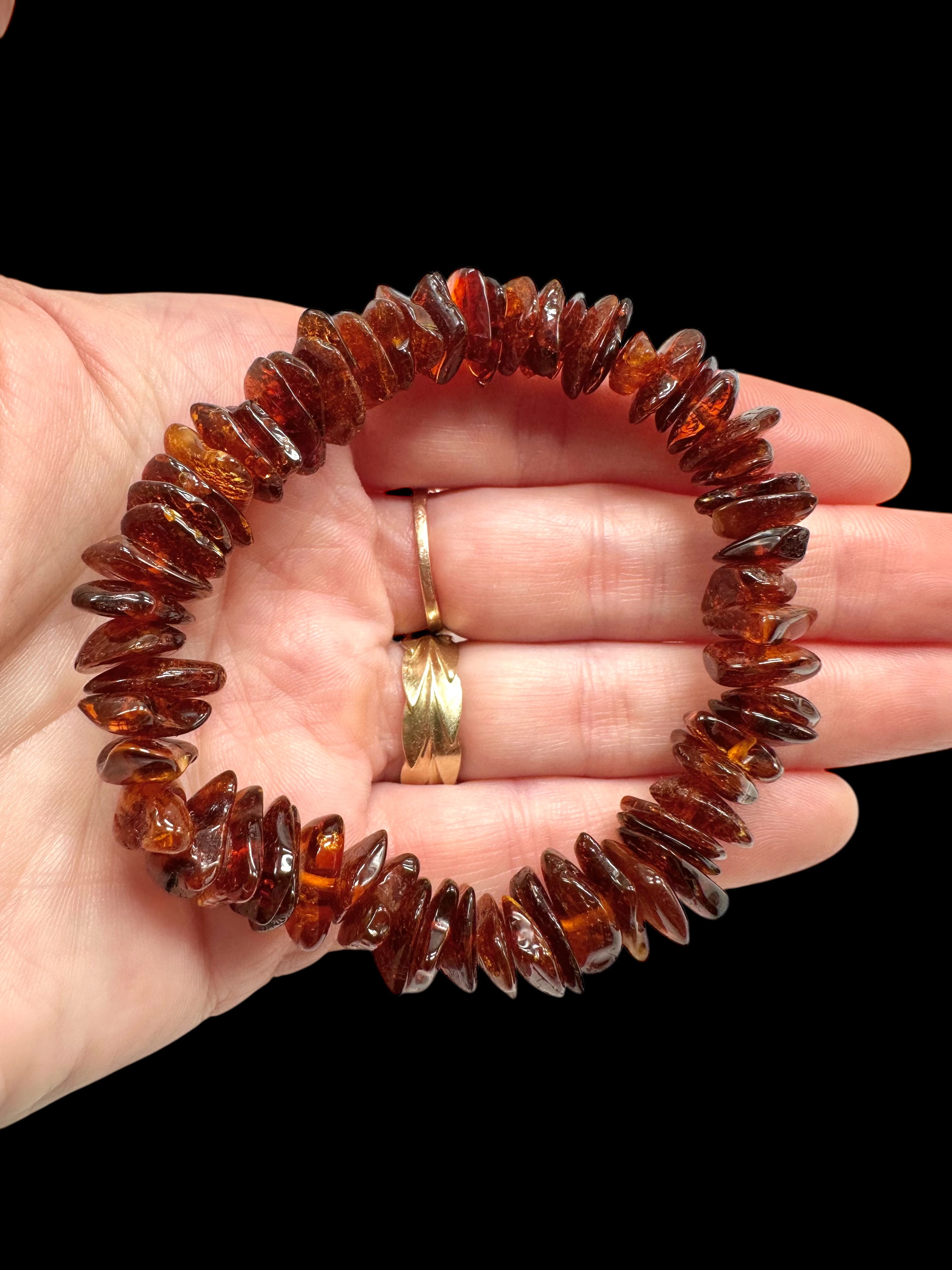 Bracelet made of tumbled genuine amber / dark – random piece