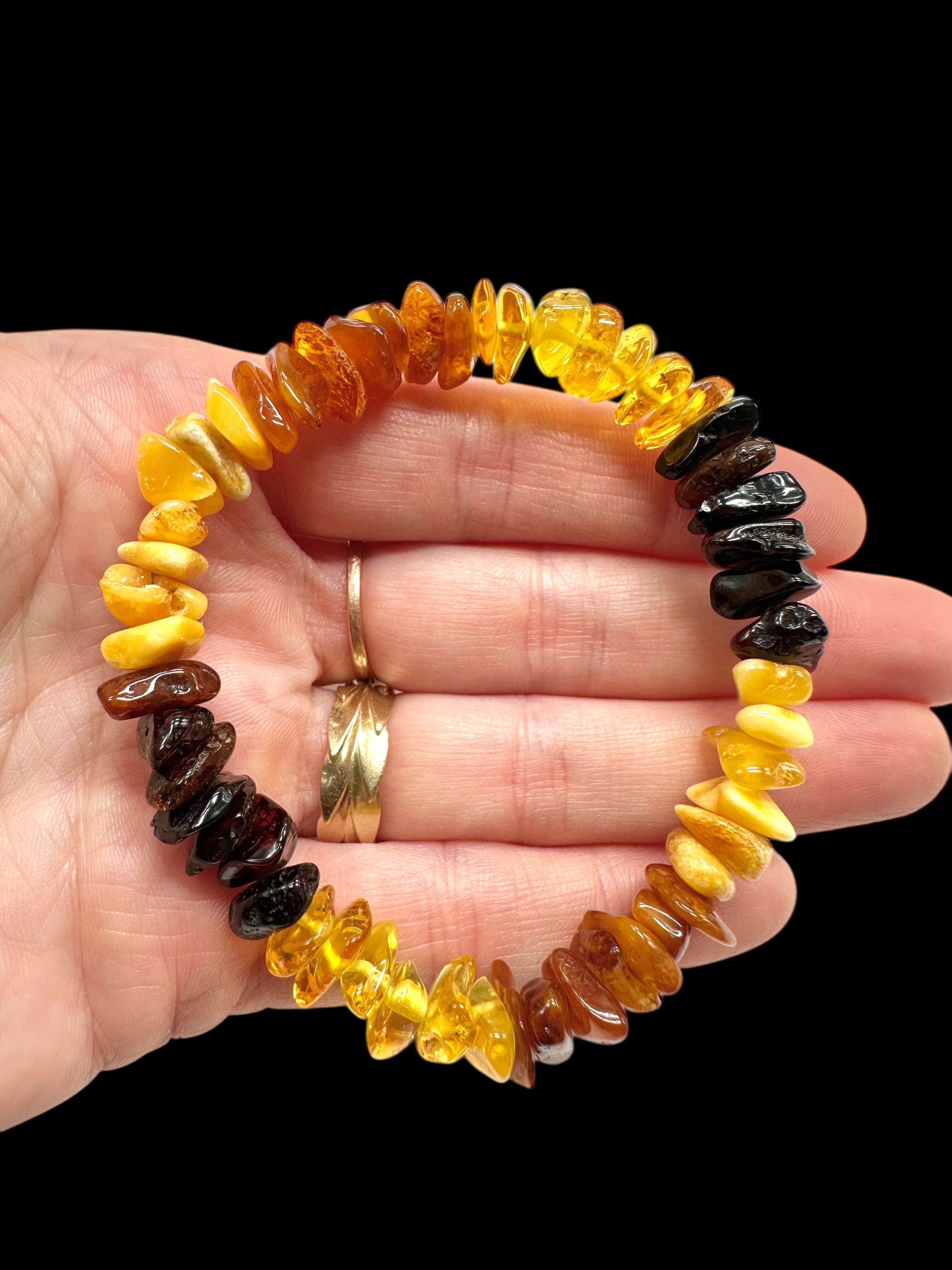 Bracelet made of tumbled genuine amber / mix – random piece