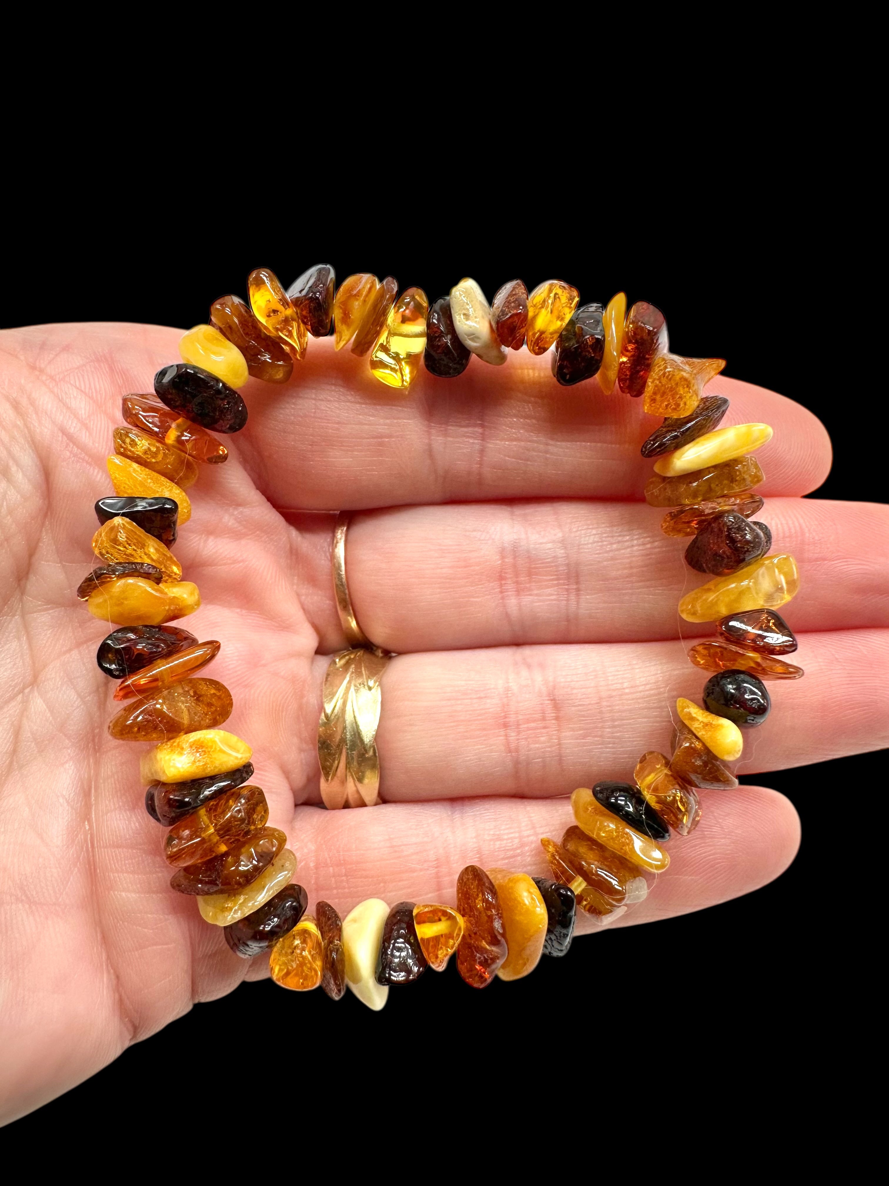 Bracelet made of tumbled genuine amber / mix – random piece